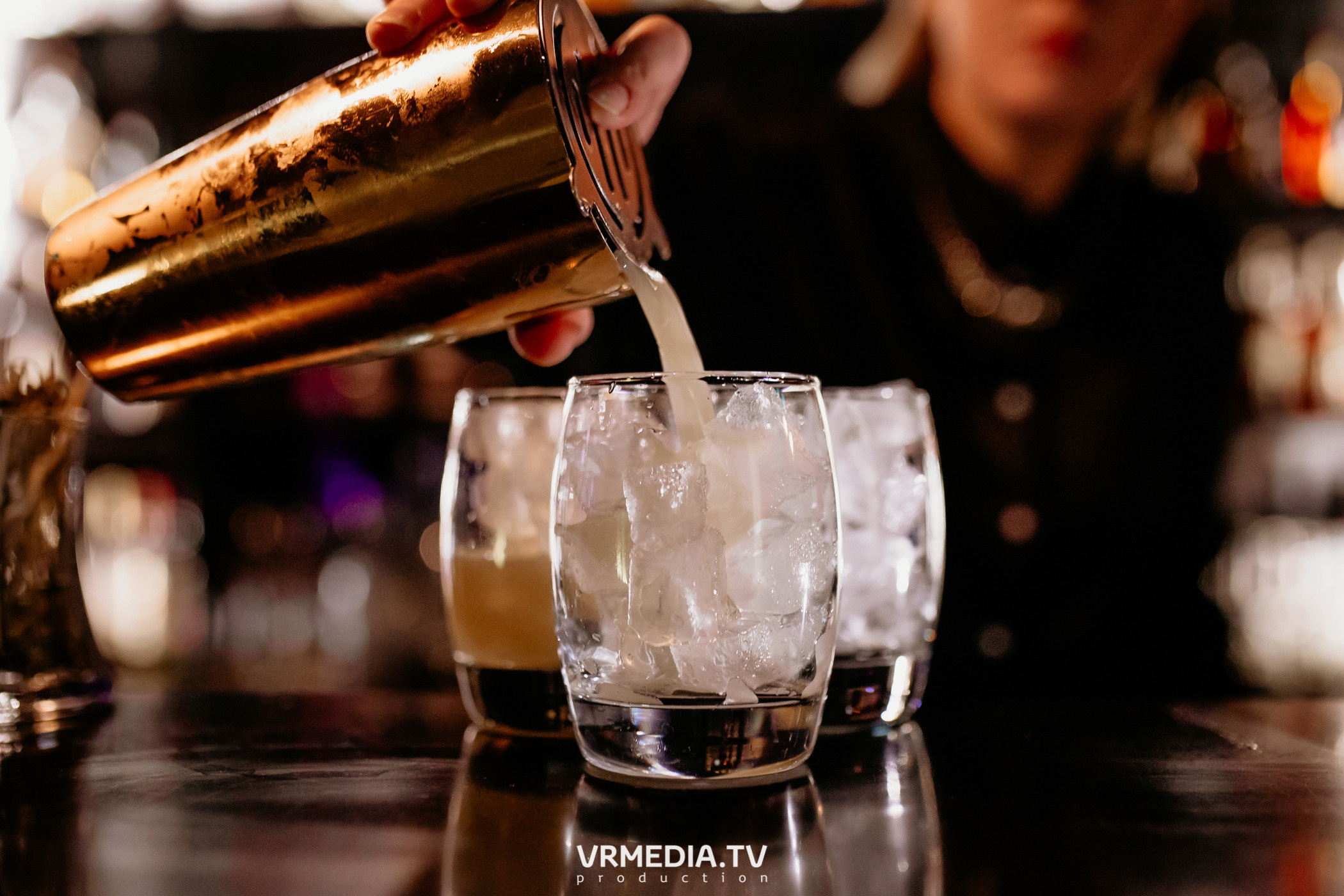 Международный женский день в караоке-баре «Volna»