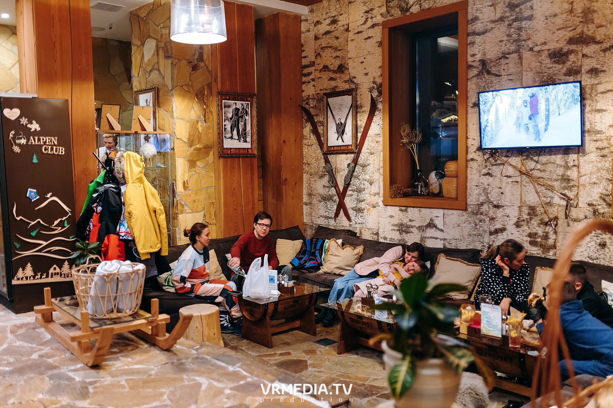 Международный женский день в «Alpen Club»