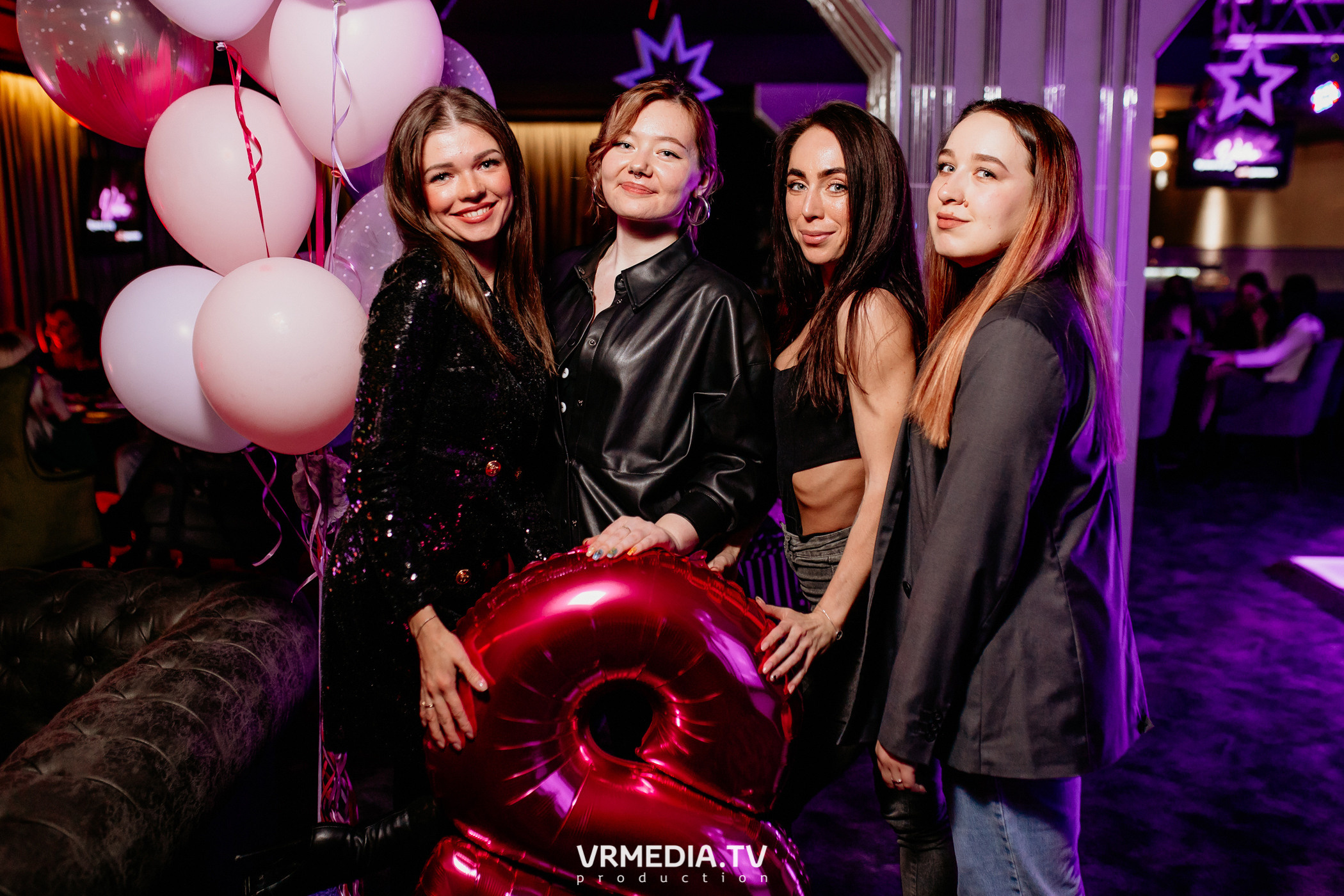 Международный женский день в караоке-баре «Volna»