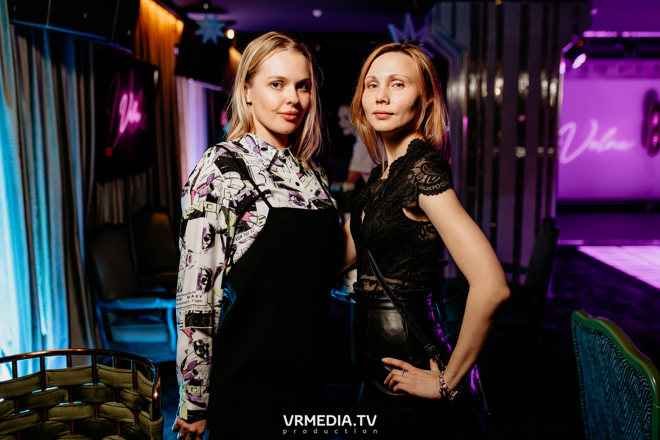 Международный женский день в караоке-баре «Volna»