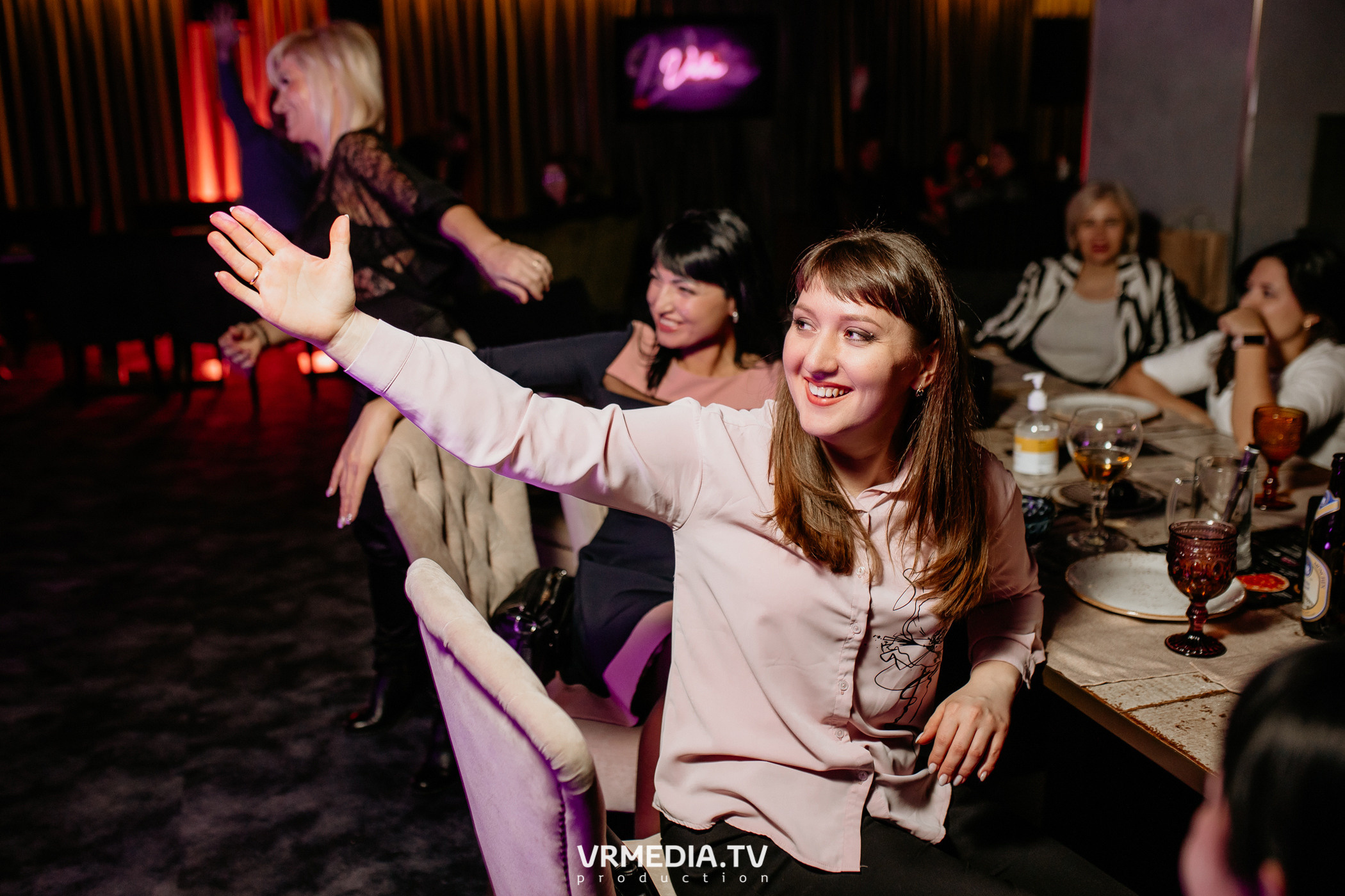 Международный женский день в караоке-баре «Volna»