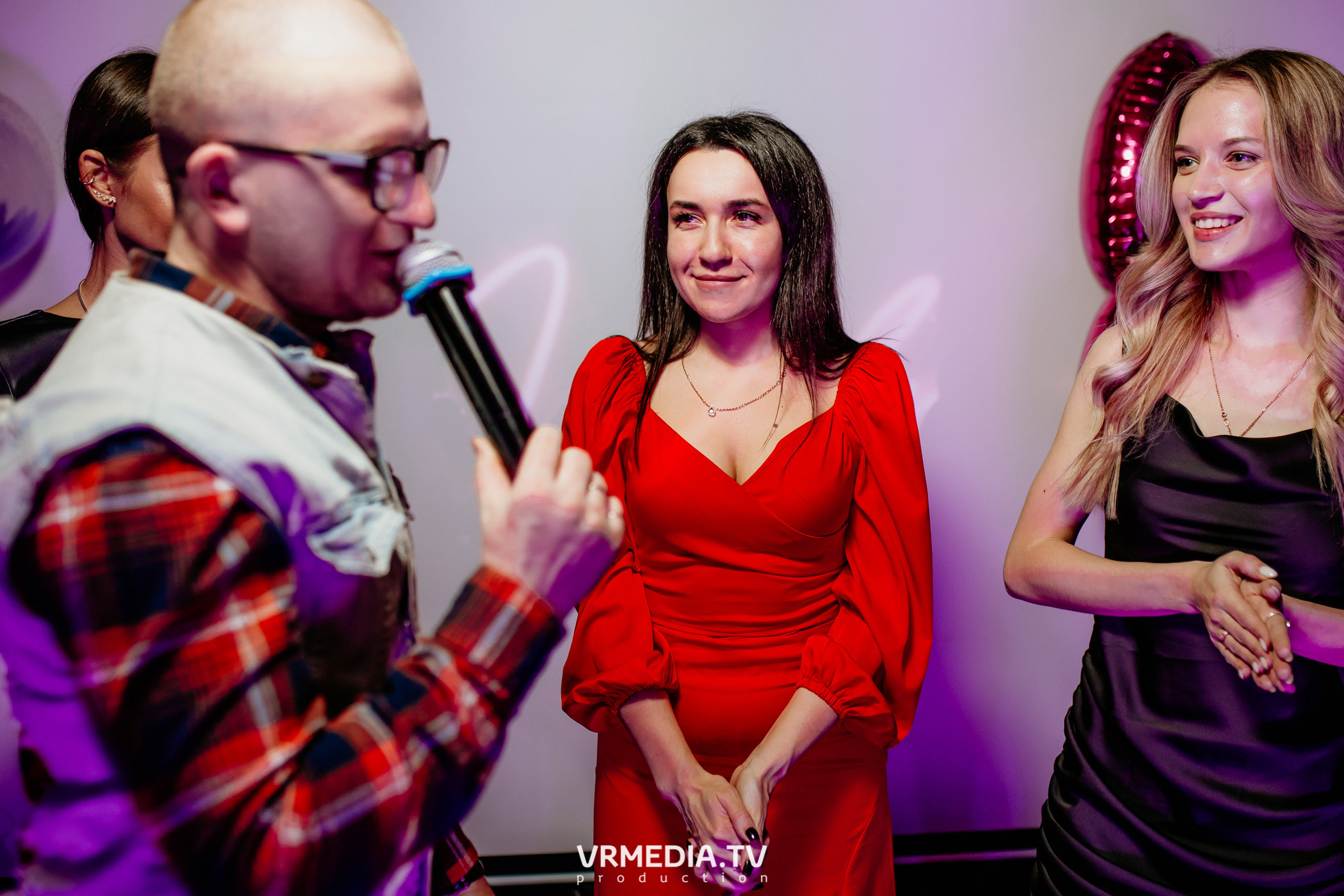 Международный женский день в караоке-баре «Volna»