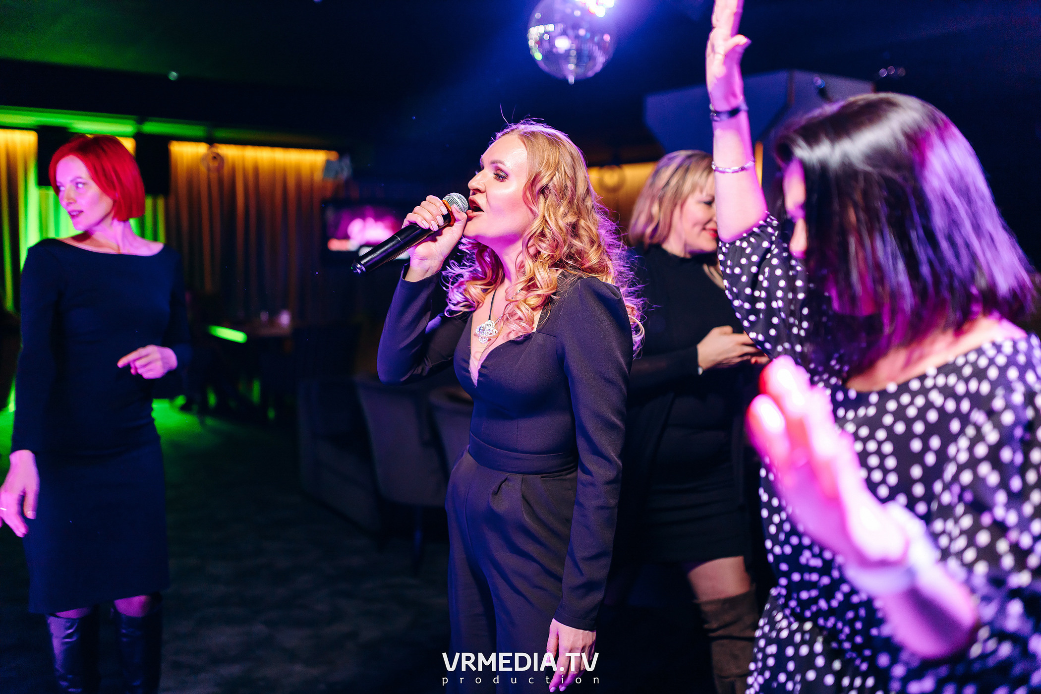 Выходные в караоке-баре «Volna»