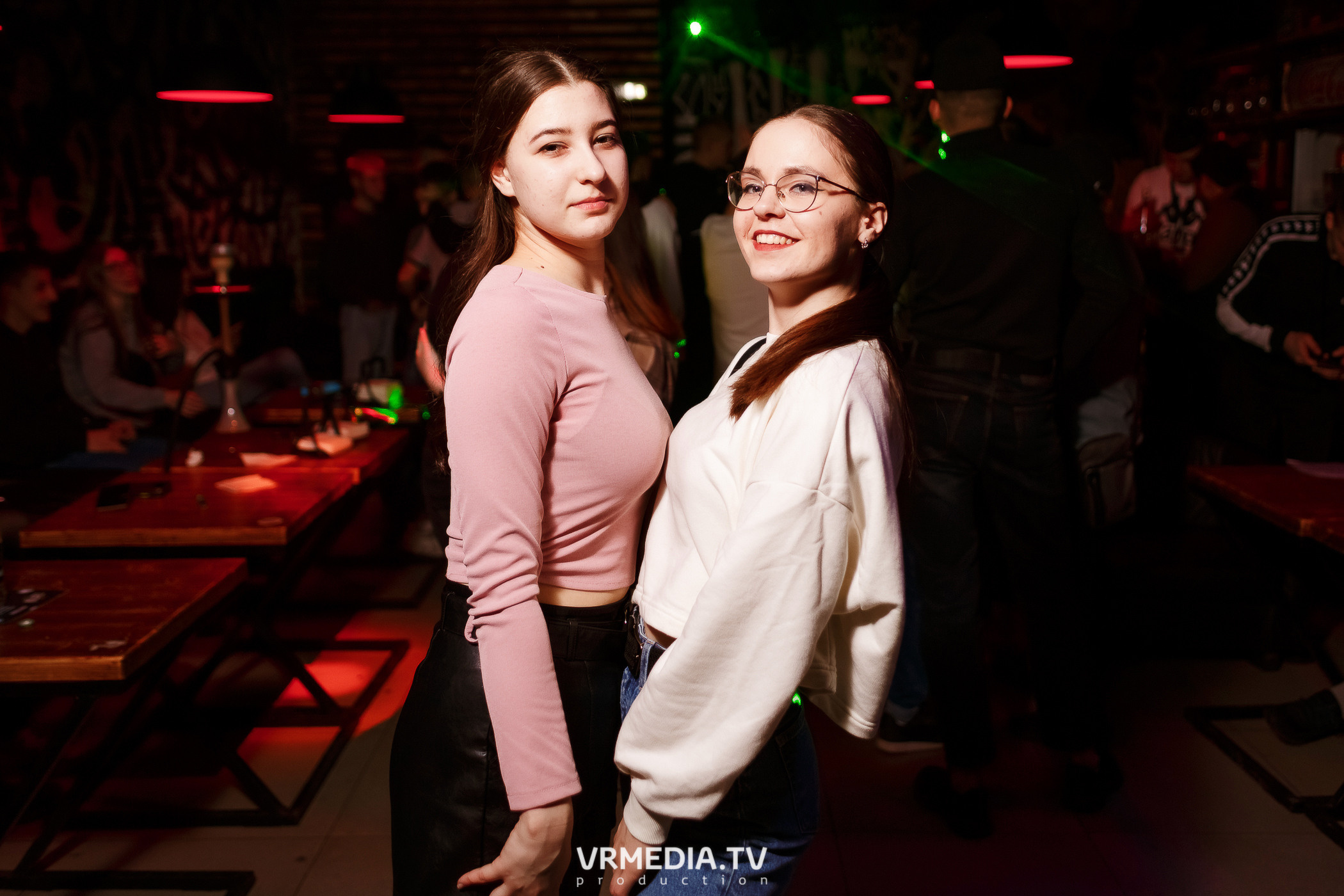 Выходные в баре «Глотай»