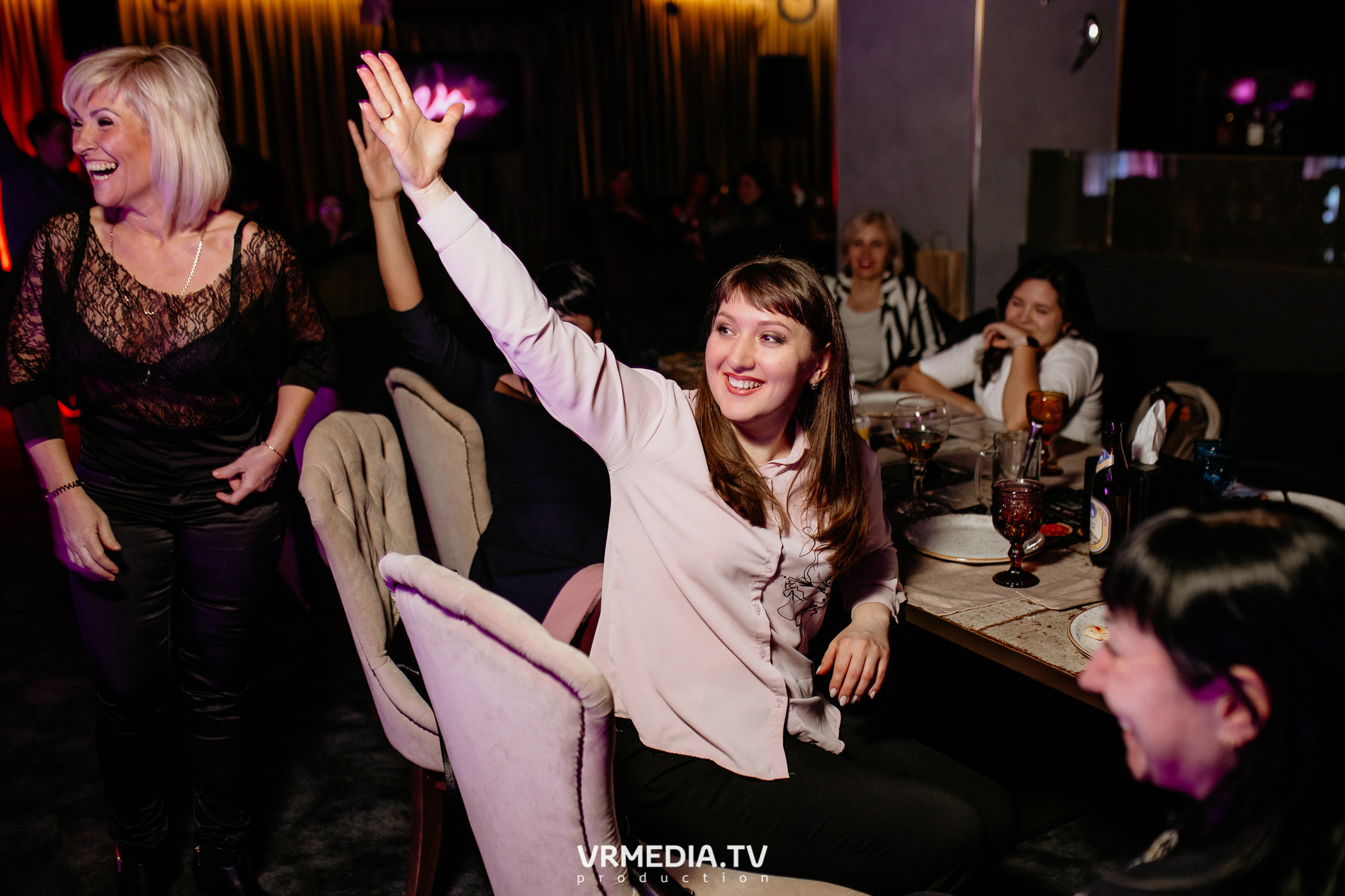 Международный женский день в караоке-баре «Volna»