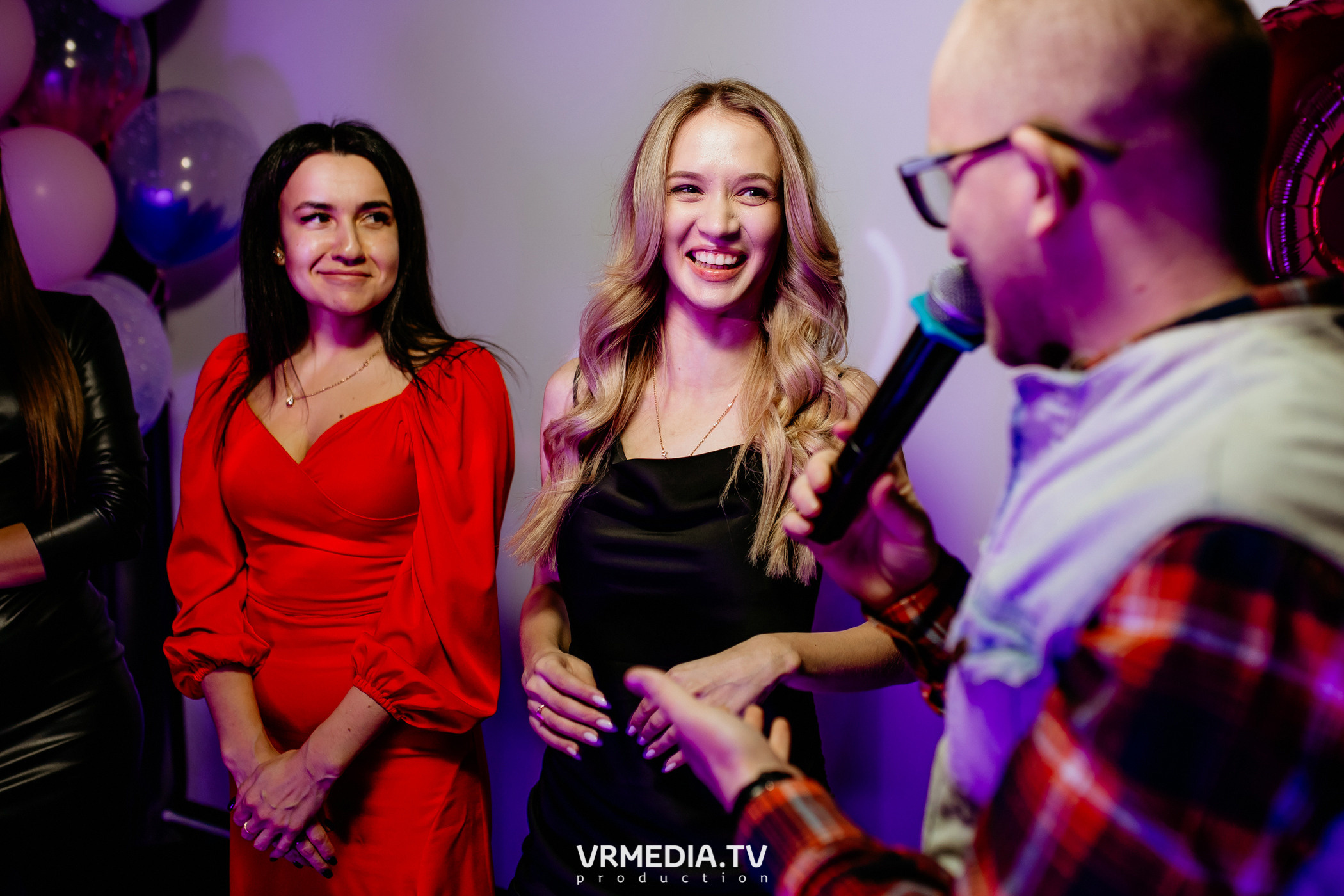 Международный женский день в караоке-баре «Volna»