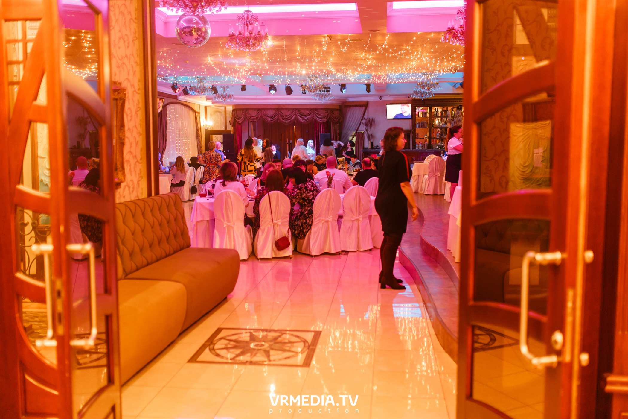 Международный женский день в ресторане «Лазурный Берег»