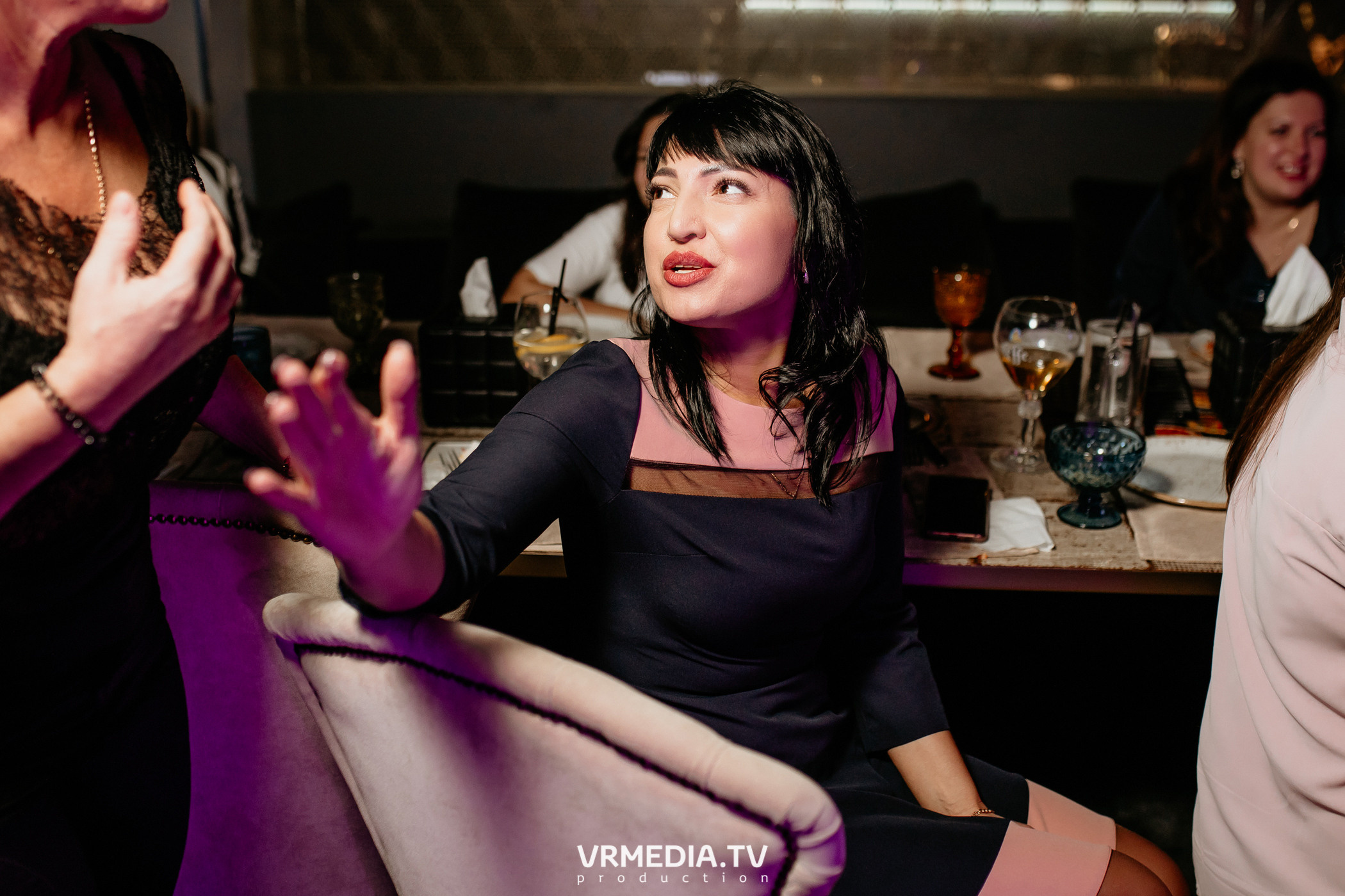 Международный женский день в караоке-баре «Volna»