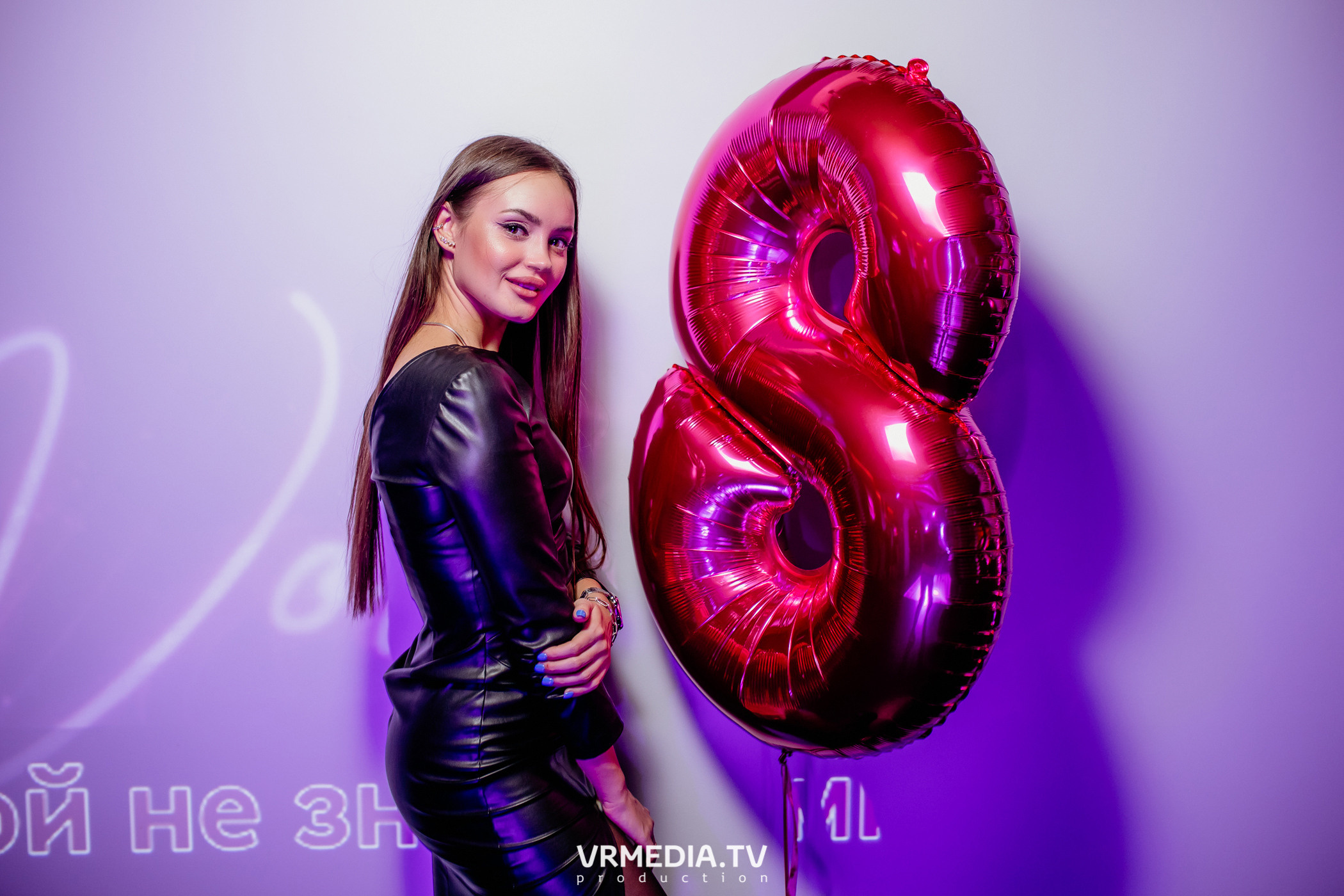 Международный женский день в караоке-баре «Volna»