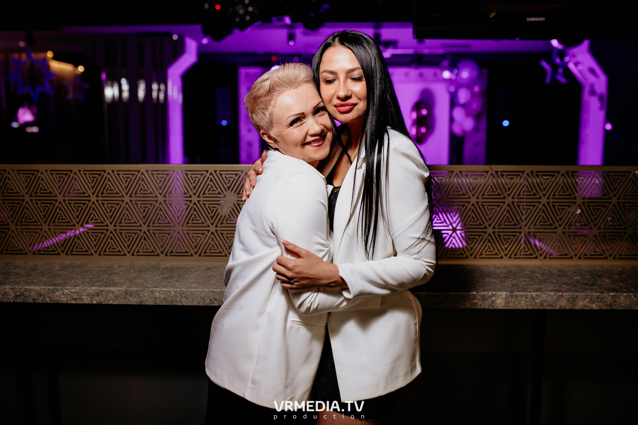 Международный женский день в караоке-баре «Volna»