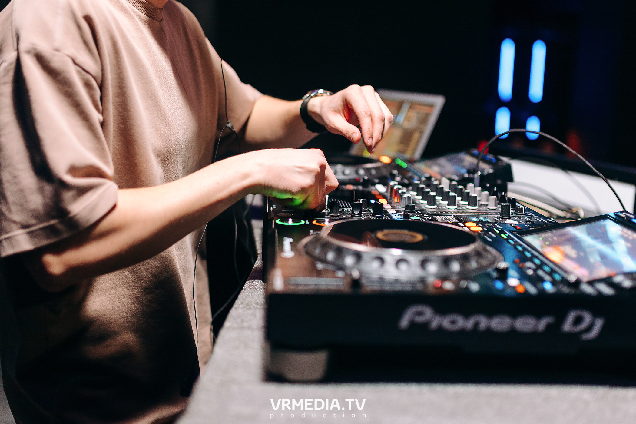 Live Broadcast в ночном клубе «ЭФИР»