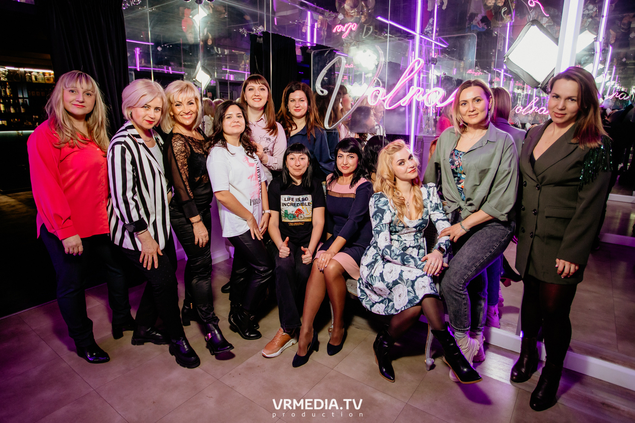 Международный женский день в караоке-баре «Volna»