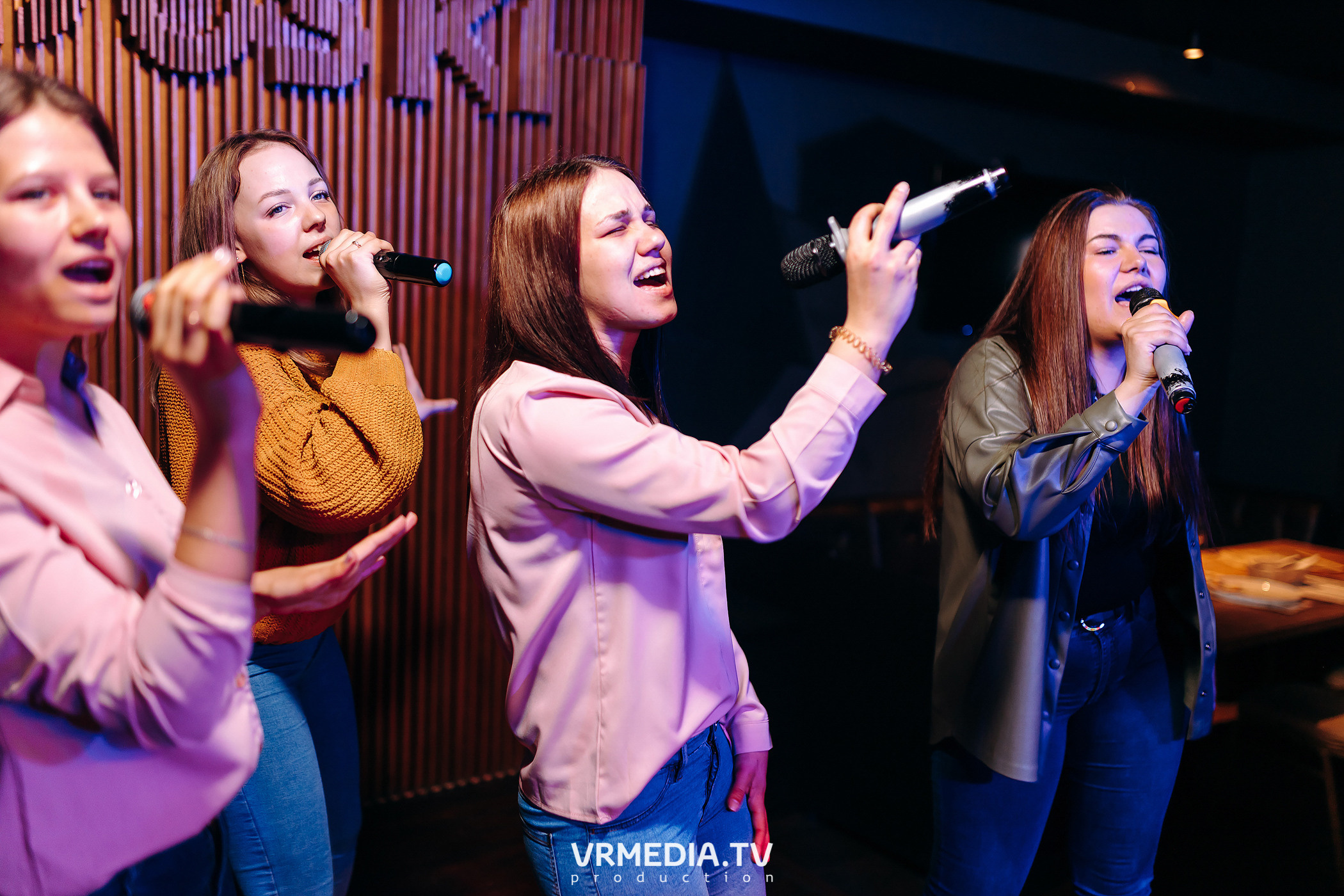 Выходные в баре «DOSKI»