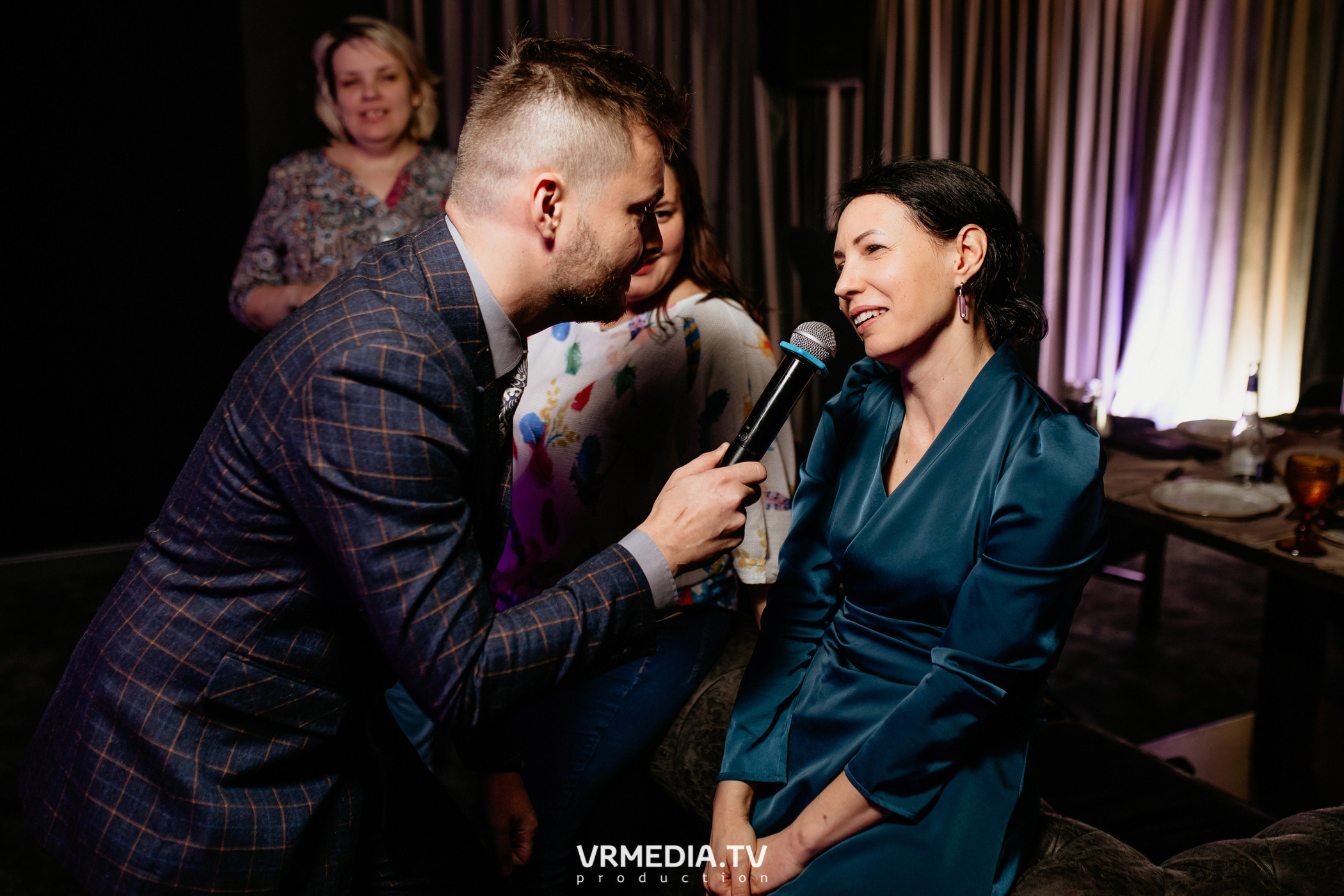 Международный женский день в караоке-баре «Volna»