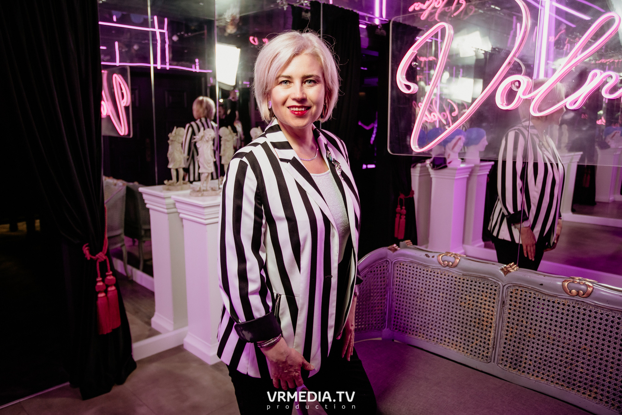 Международный женский день в караоке-баре «Volna»