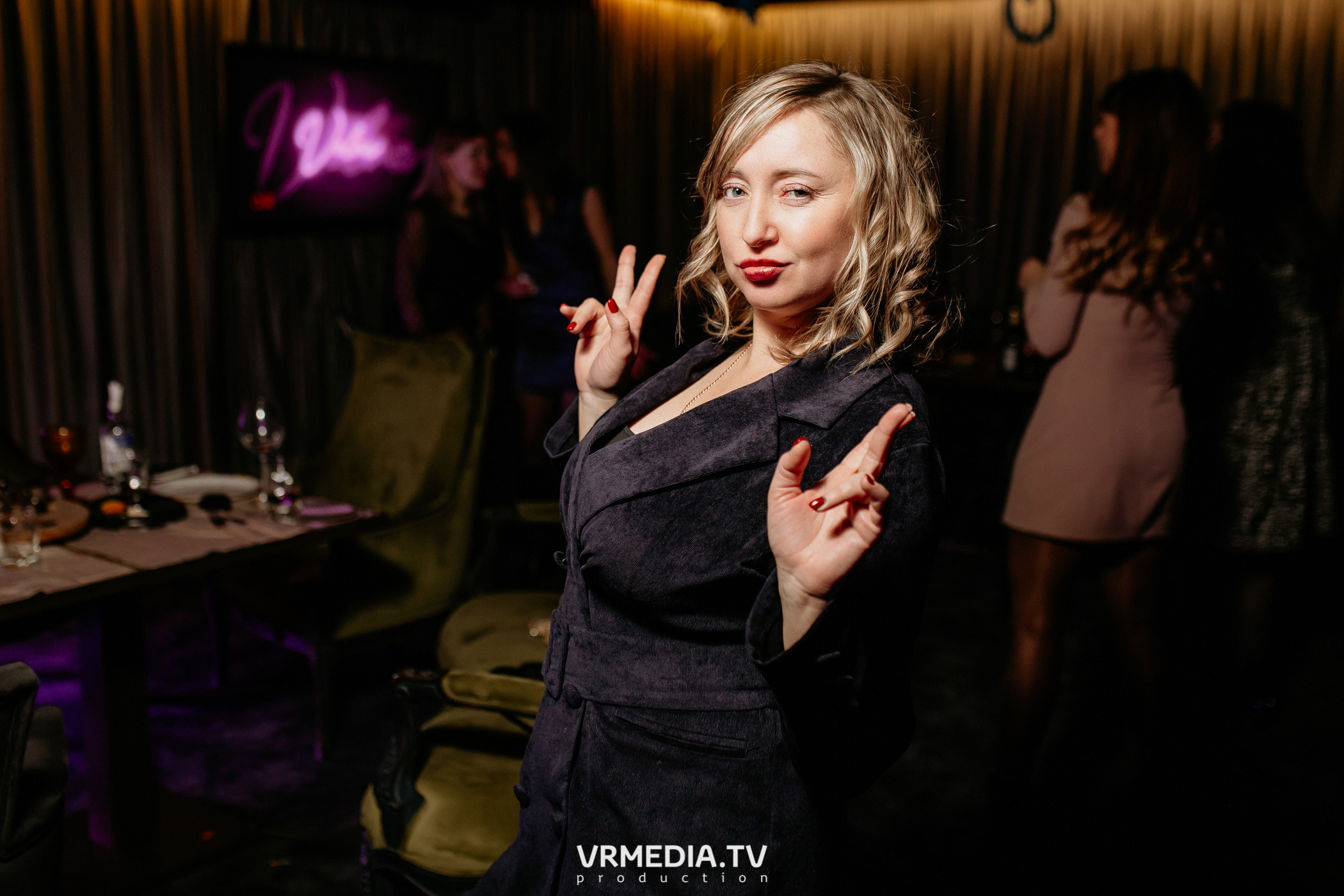 Международный женский день в караоке-баре «Volna»