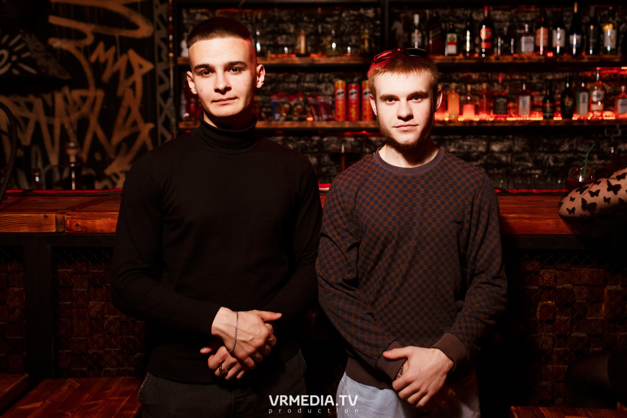 Выходные в баре «Глотай»