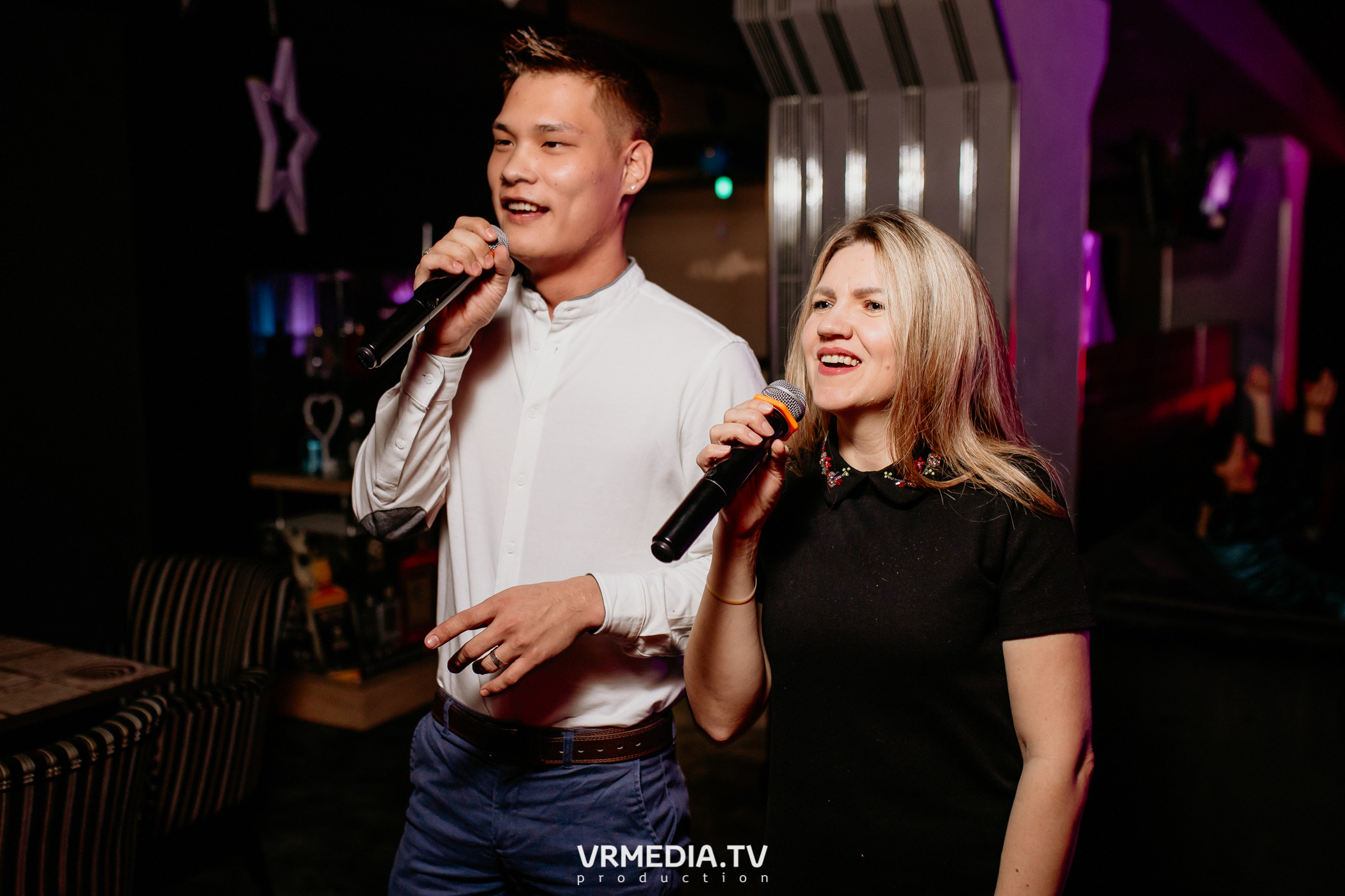 Международный женский день в караоке-баре «Volna»