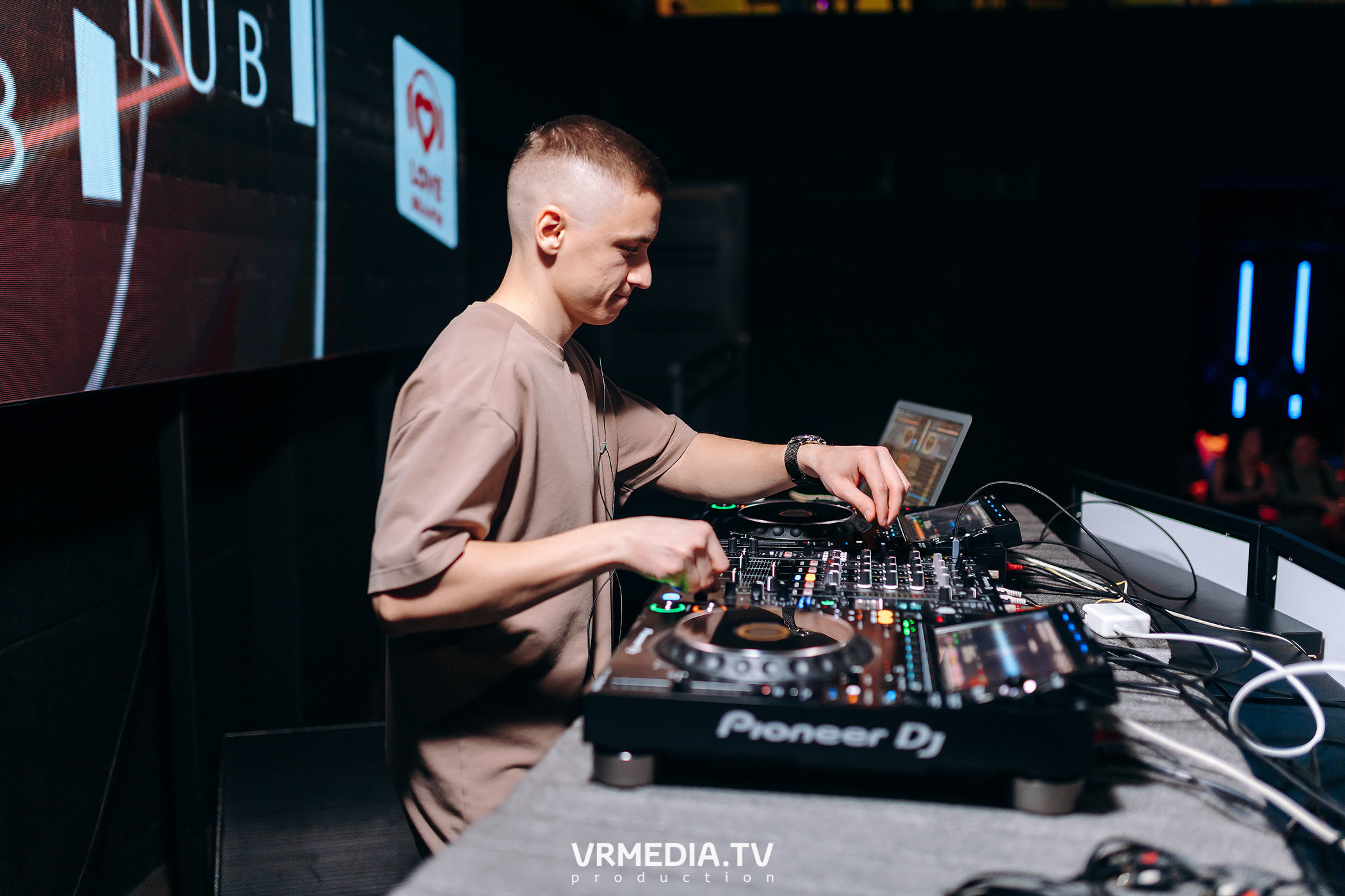 Live Broadcast в ночном клубе «ЭФИР»