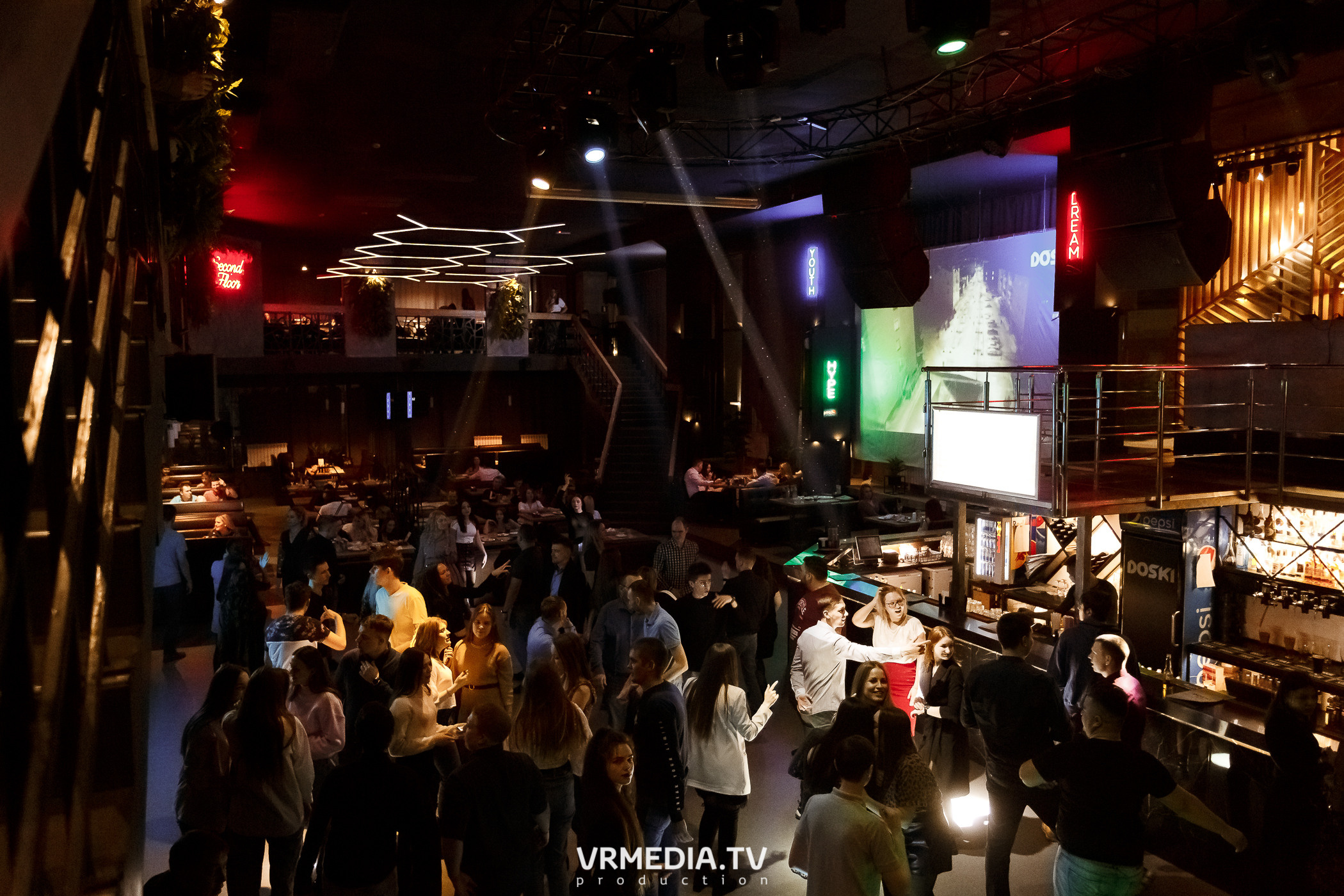 Выходные в баре «DOSKI»