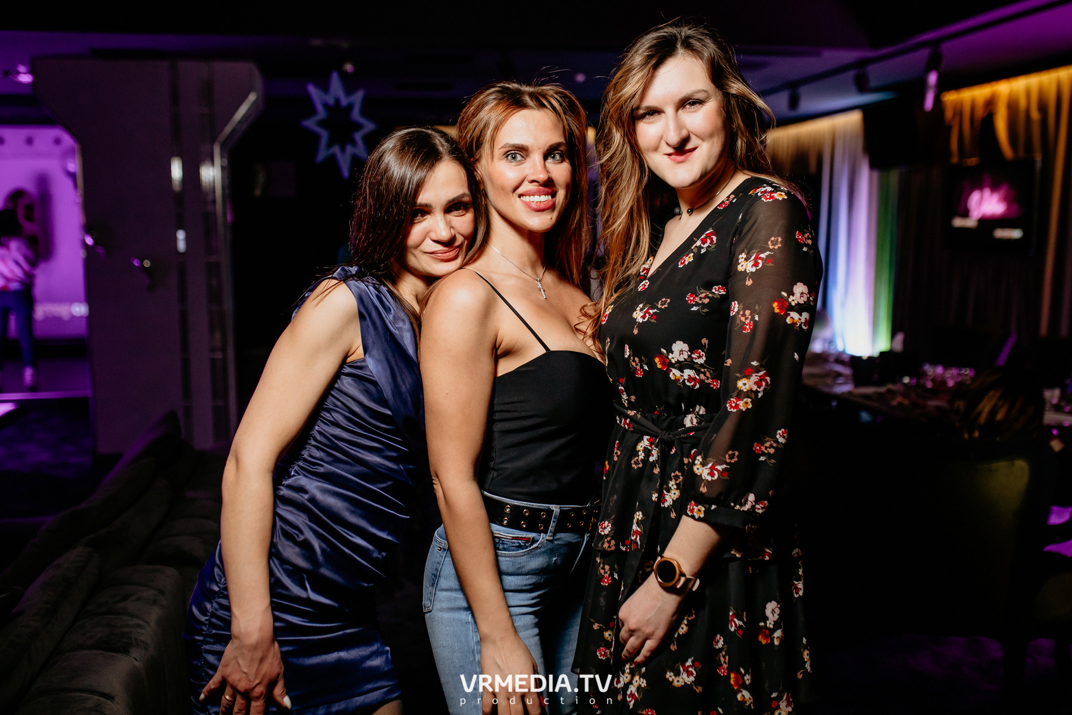 Международный женский день в караоке-баре «Volna»