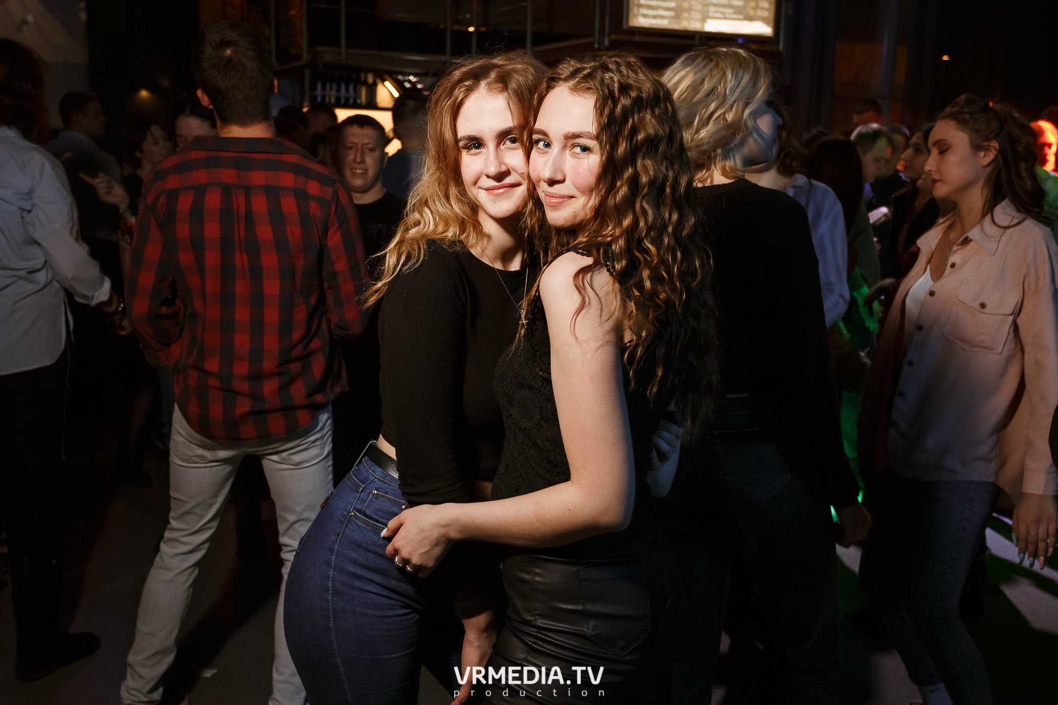 Выходные в баре «DOSKI»