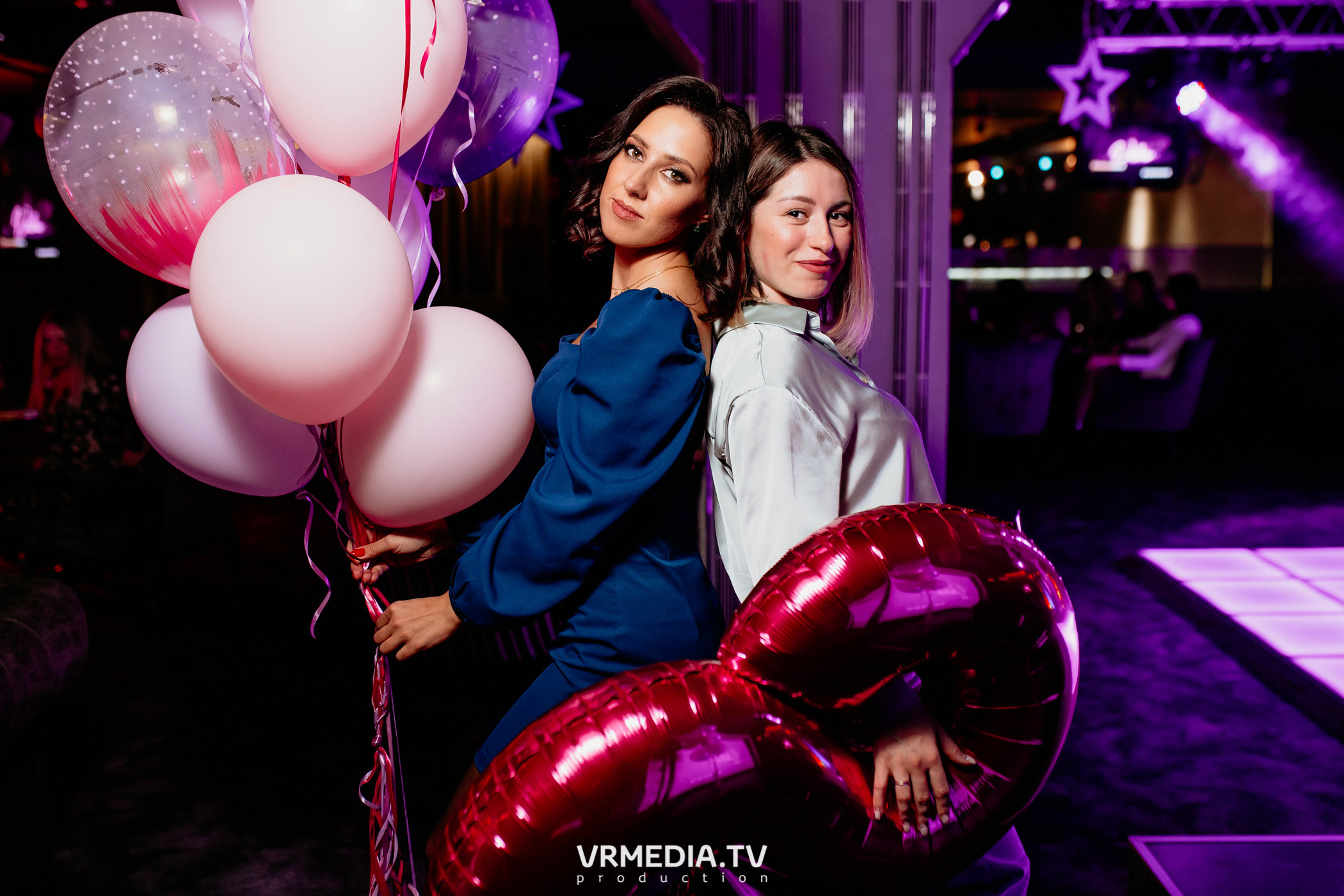 Международный женский день в караоке-баре «Volna»