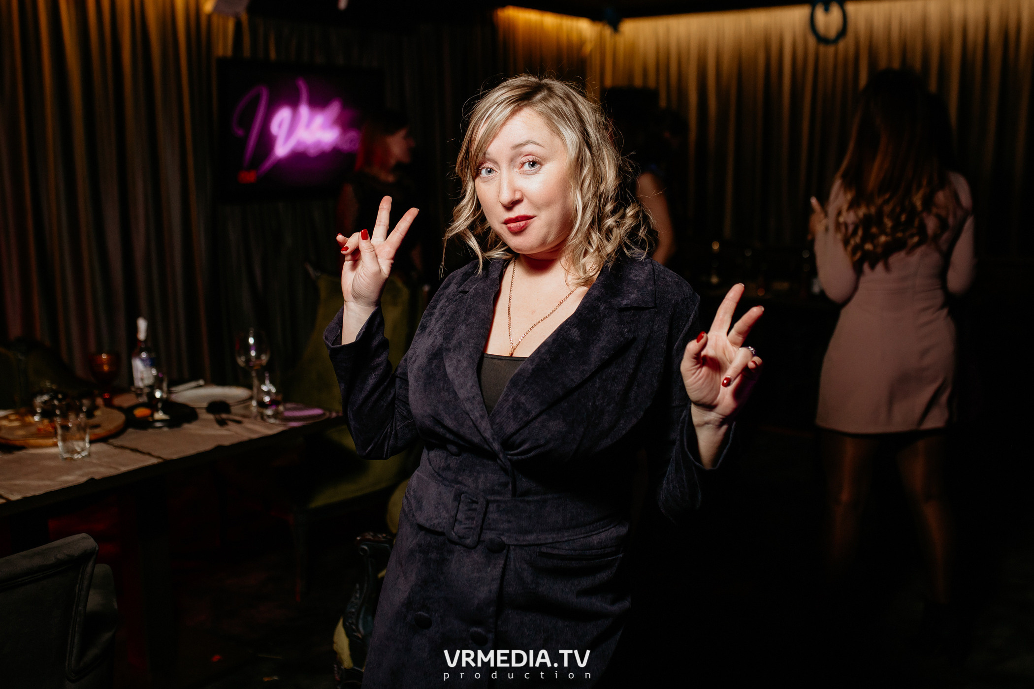 Международный женский день в караоке-баре «Volna»