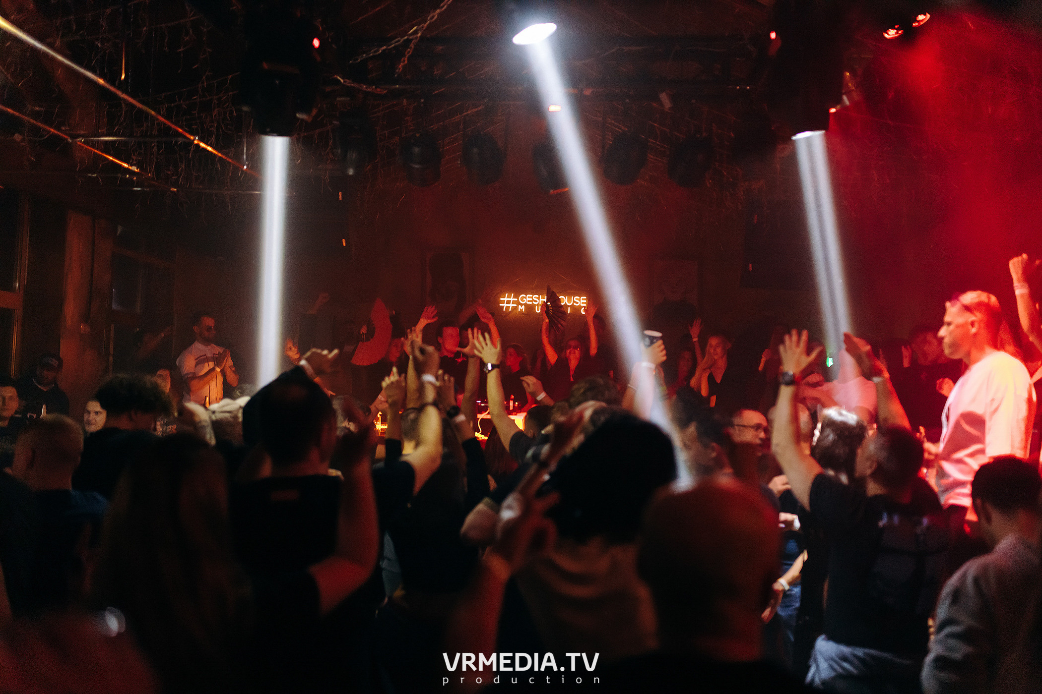 Международный женский день в баре «BORODA»