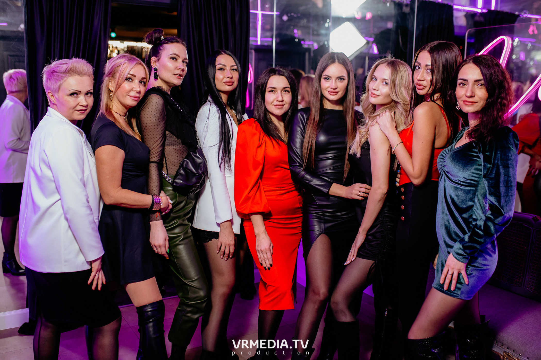 Международный женский день в караоке-баре «Volna»