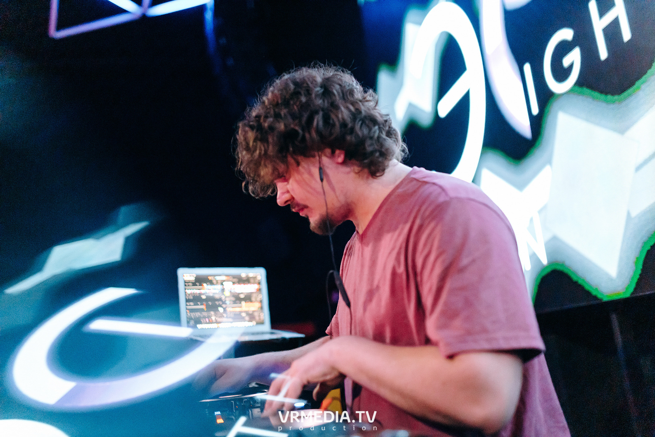 Live Broadcast в ночном клубе «ЭФИР»