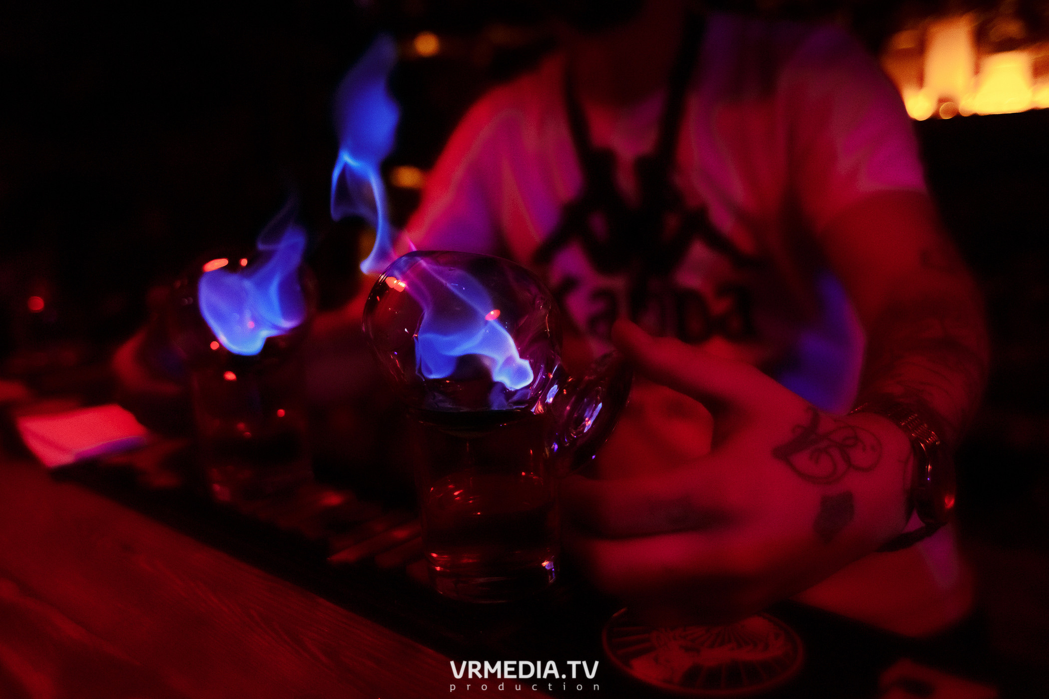 Выходные в баре «Глотай»