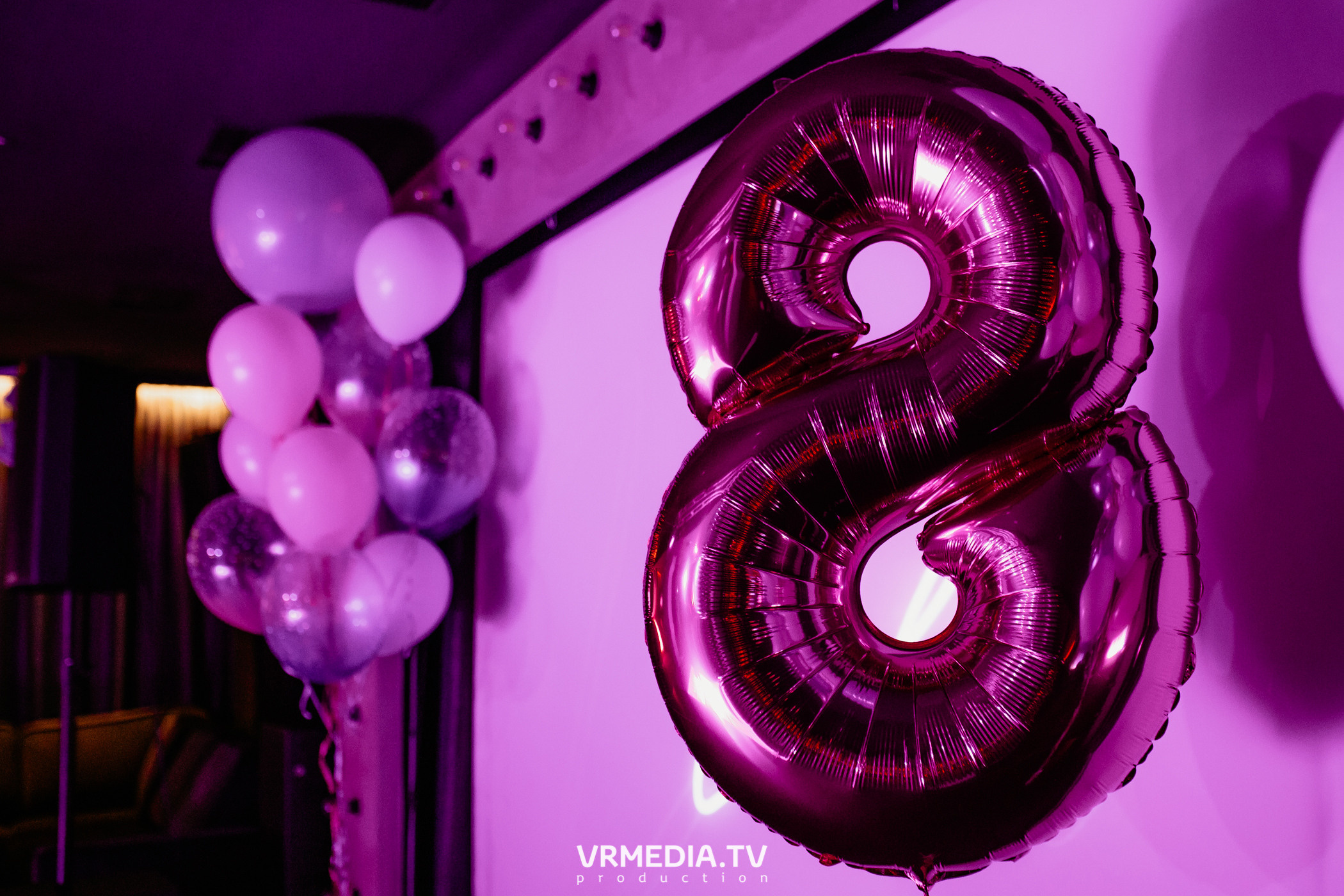 Международный женский день в караоке-баре «Volna»