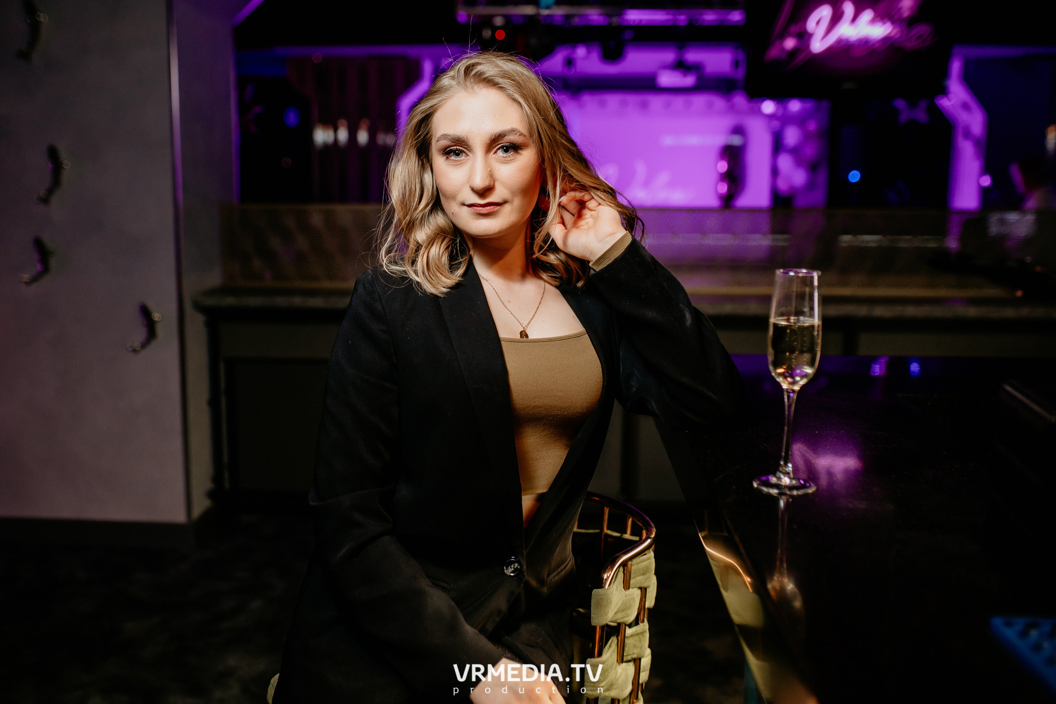 Международный женский день в караоке-баре «Volna»