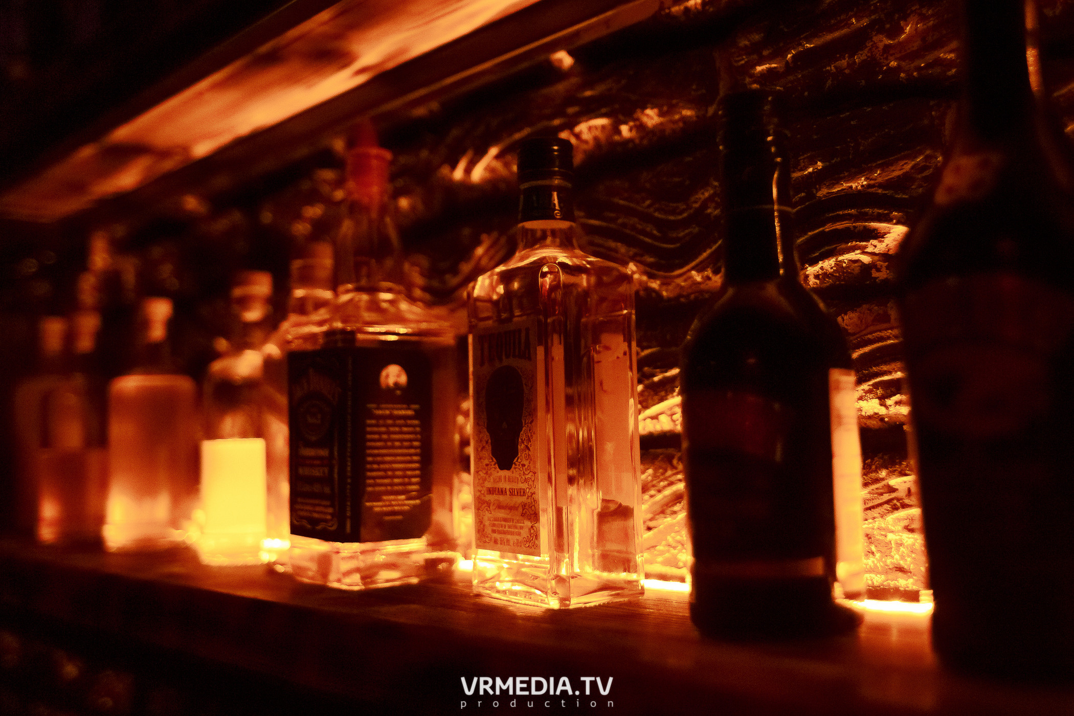 Выходные в баре «Глотай»