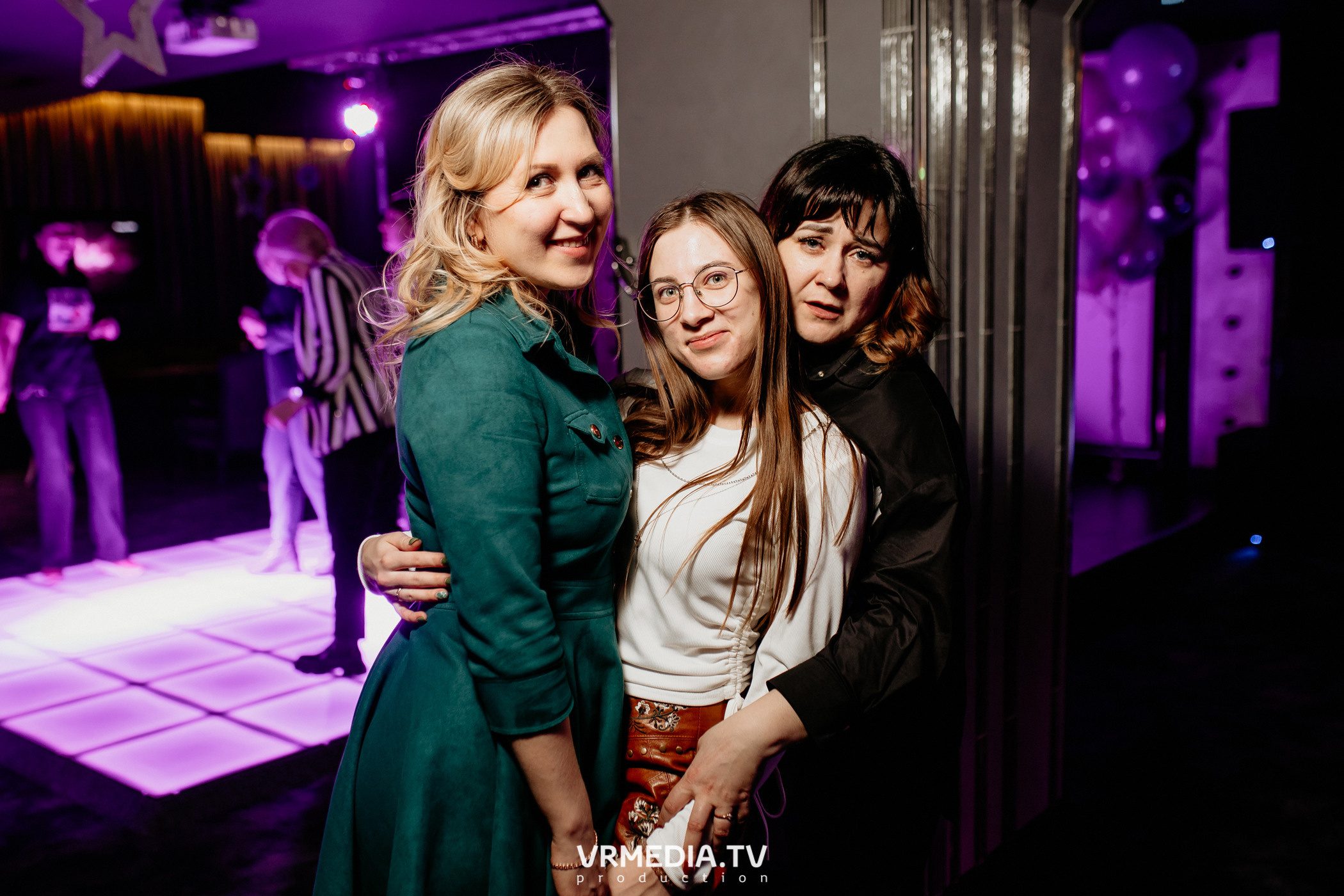 Международный женский день в караоке-баре «Volna»