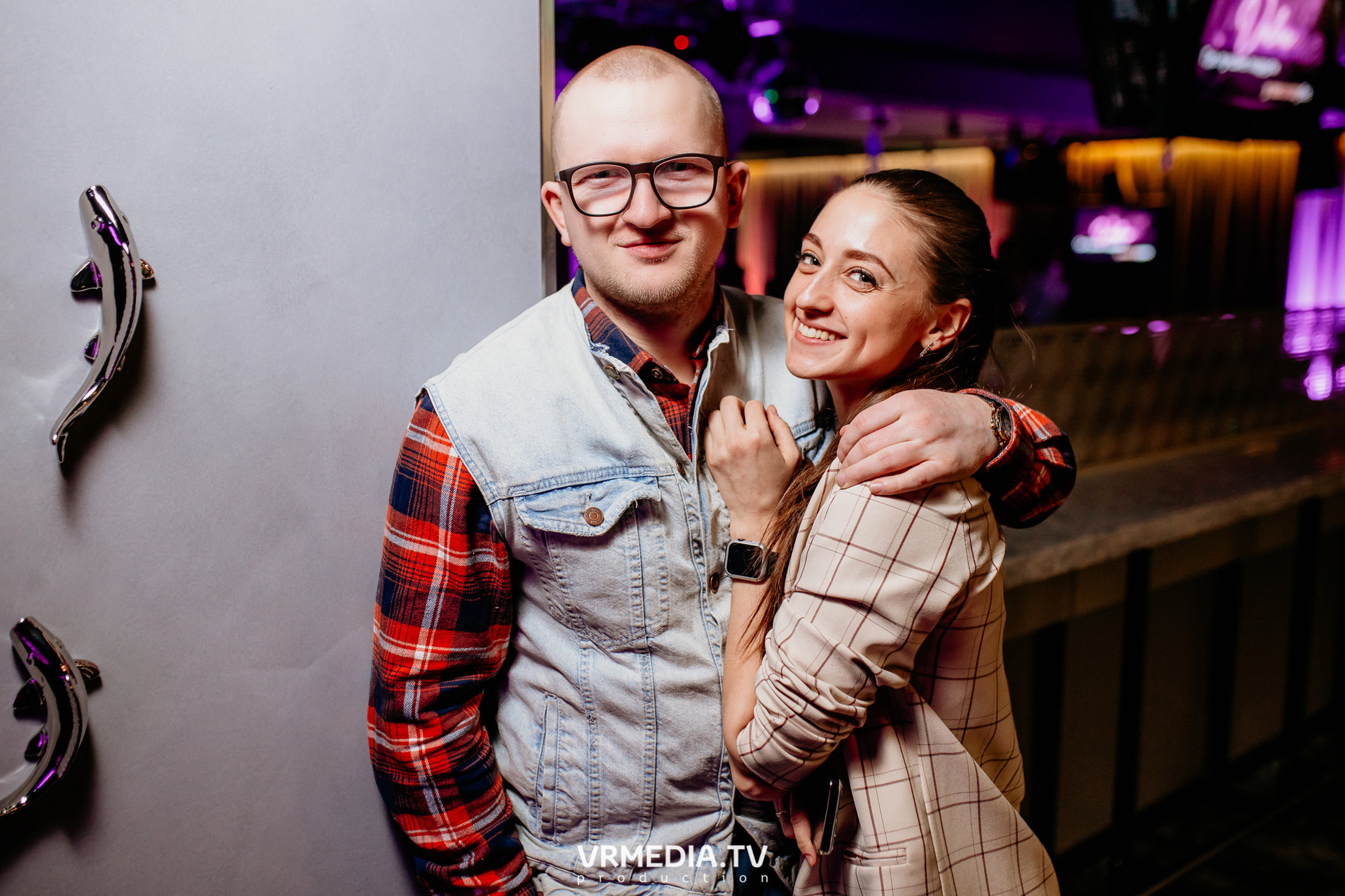 Международный женский день в караоке-баре «Volna»