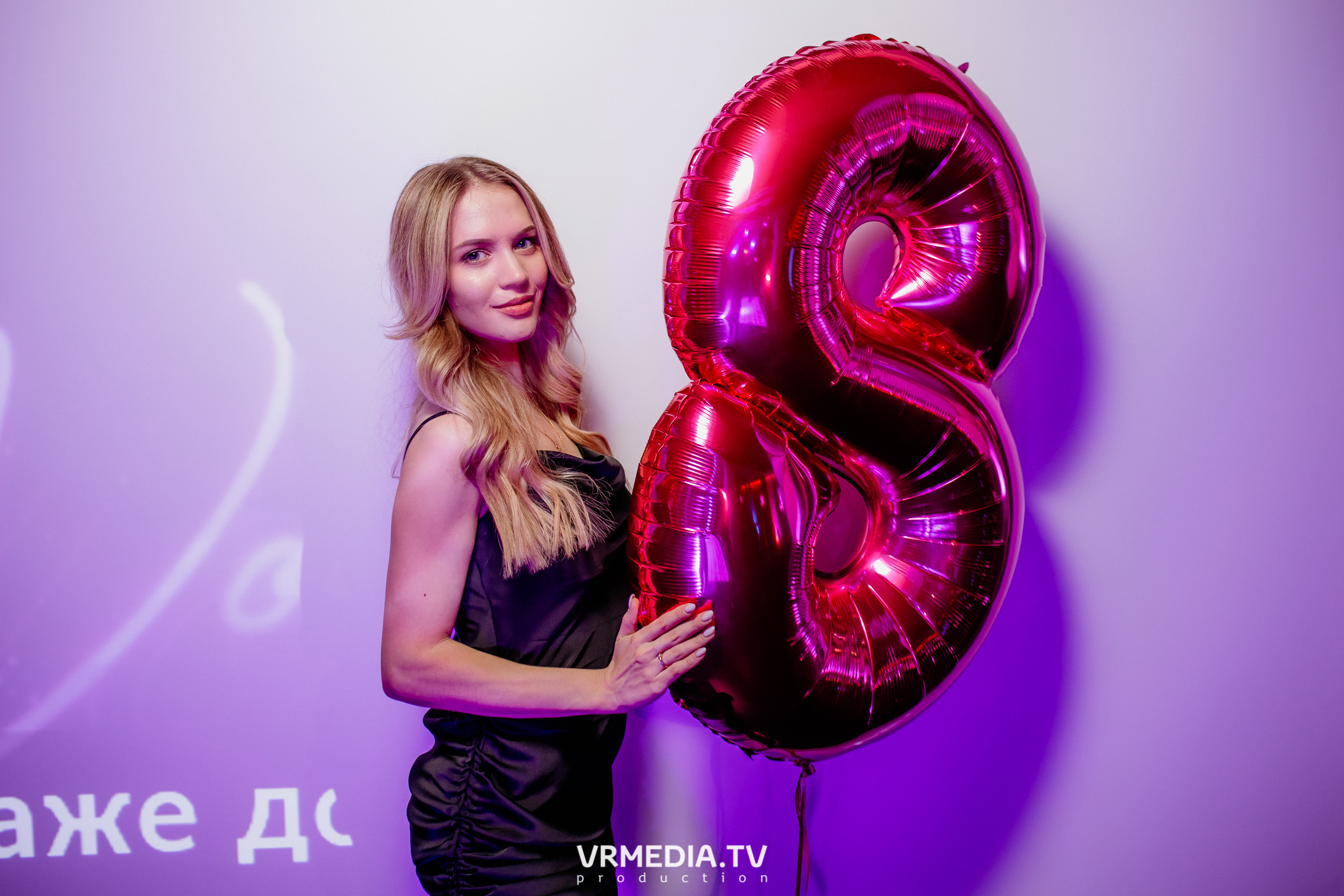 Международный женский день в караоке-баре «Volna»