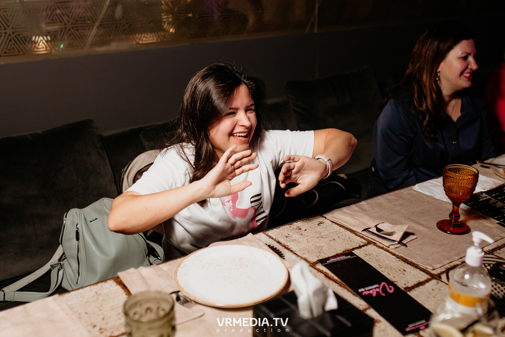 Международный женский день в караоке-баре «Volna»