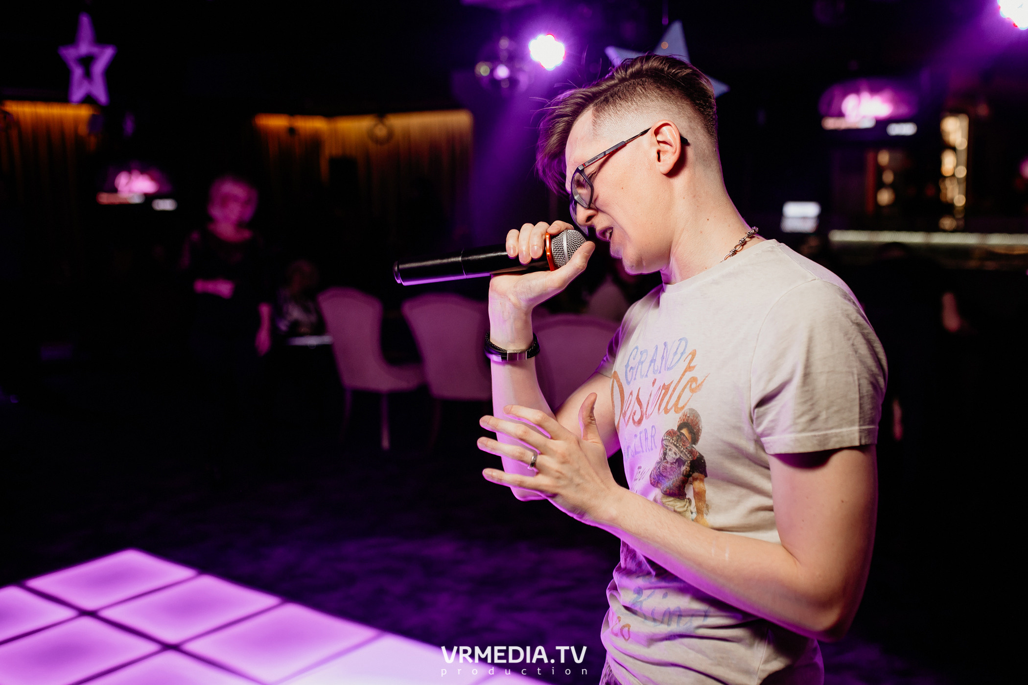 Международный женский день в караоке-баре «Volna»