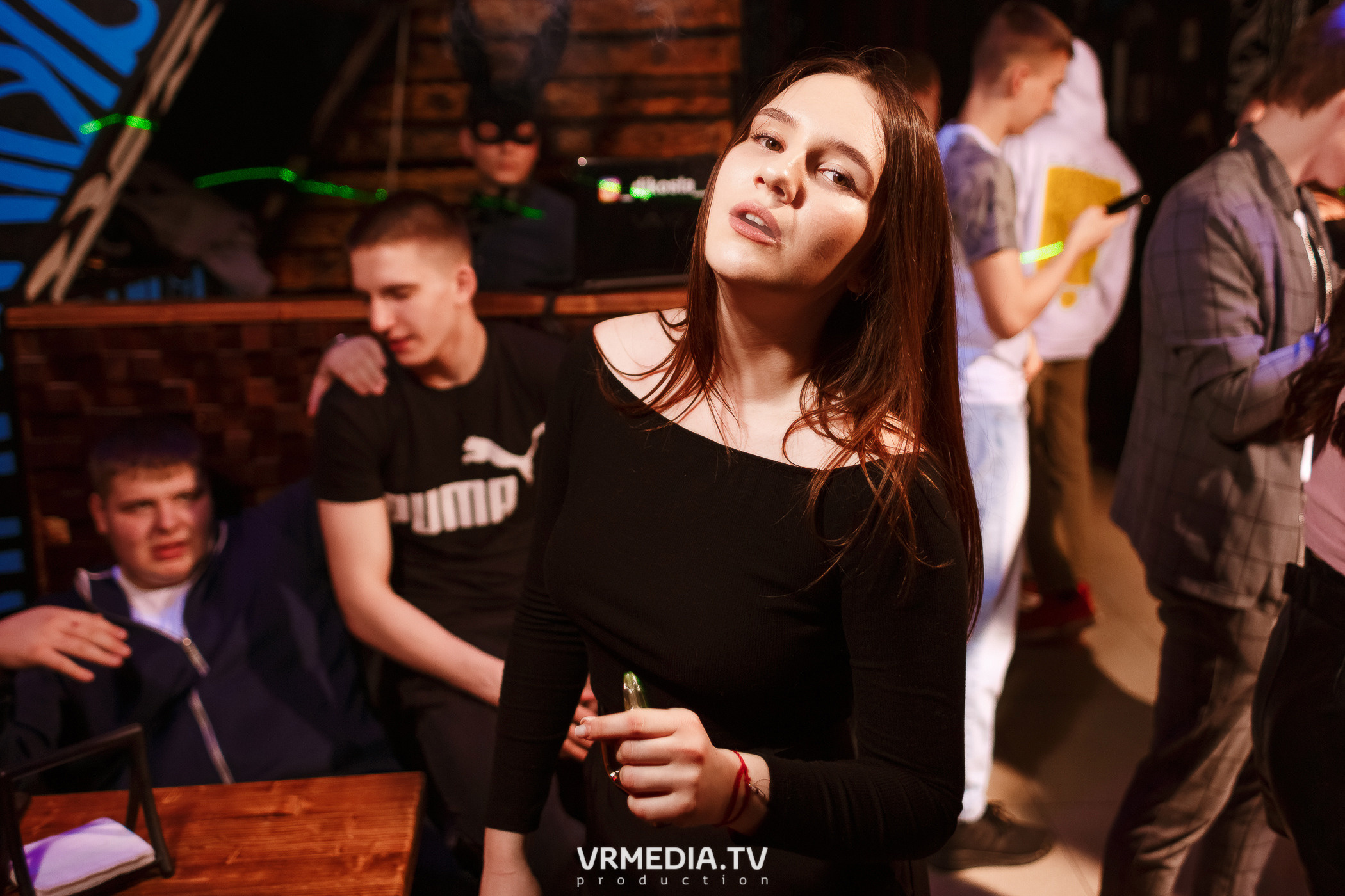 Выходные в баре «Глотай»