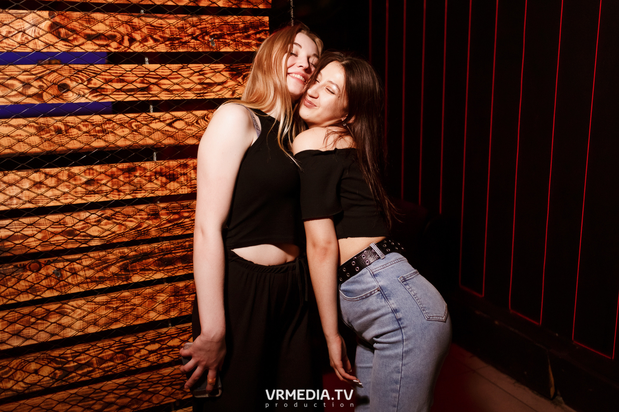 Выходные в баре «Глотай»