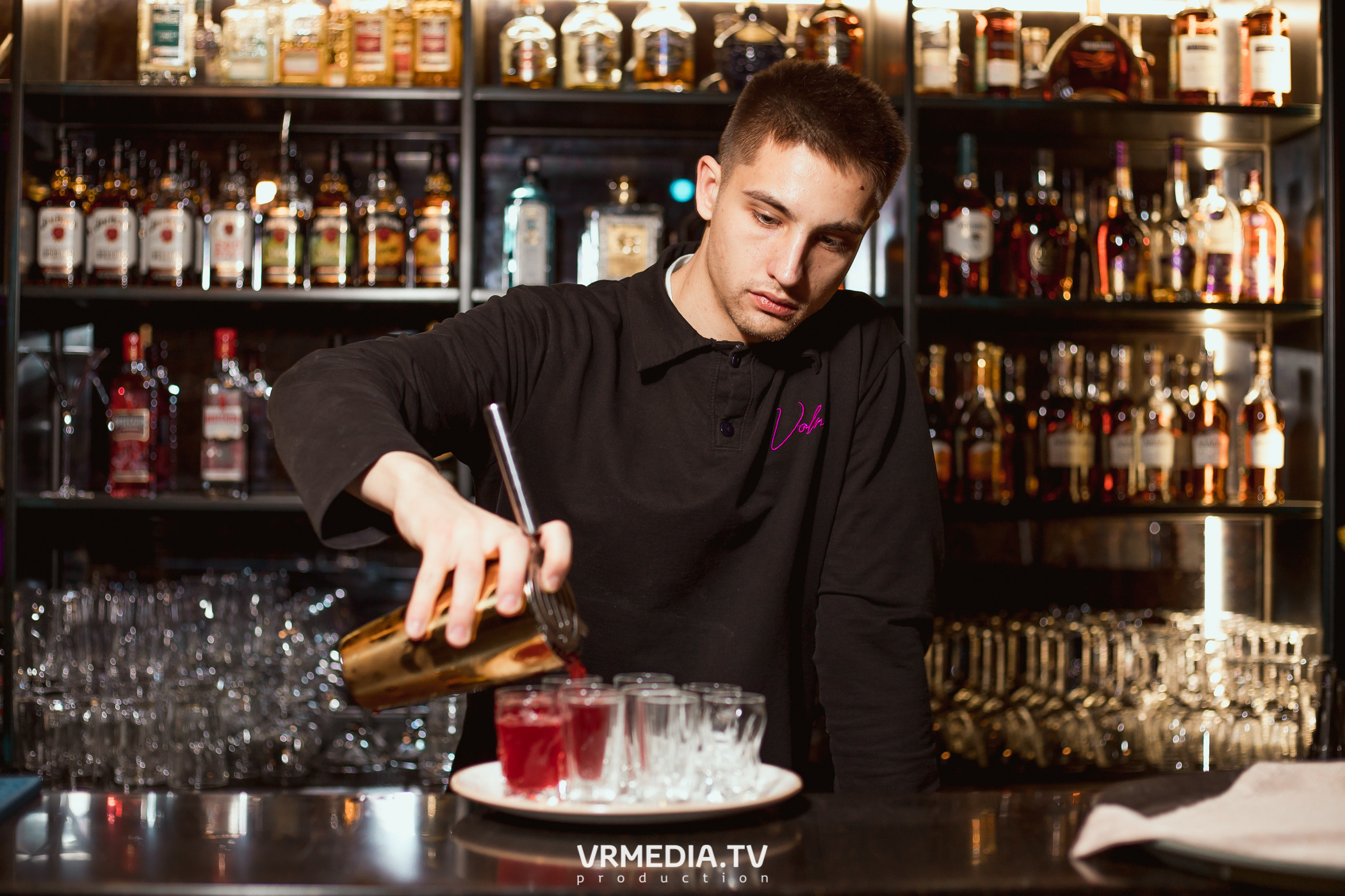 Международный женский день в караоке-баре «Volna»