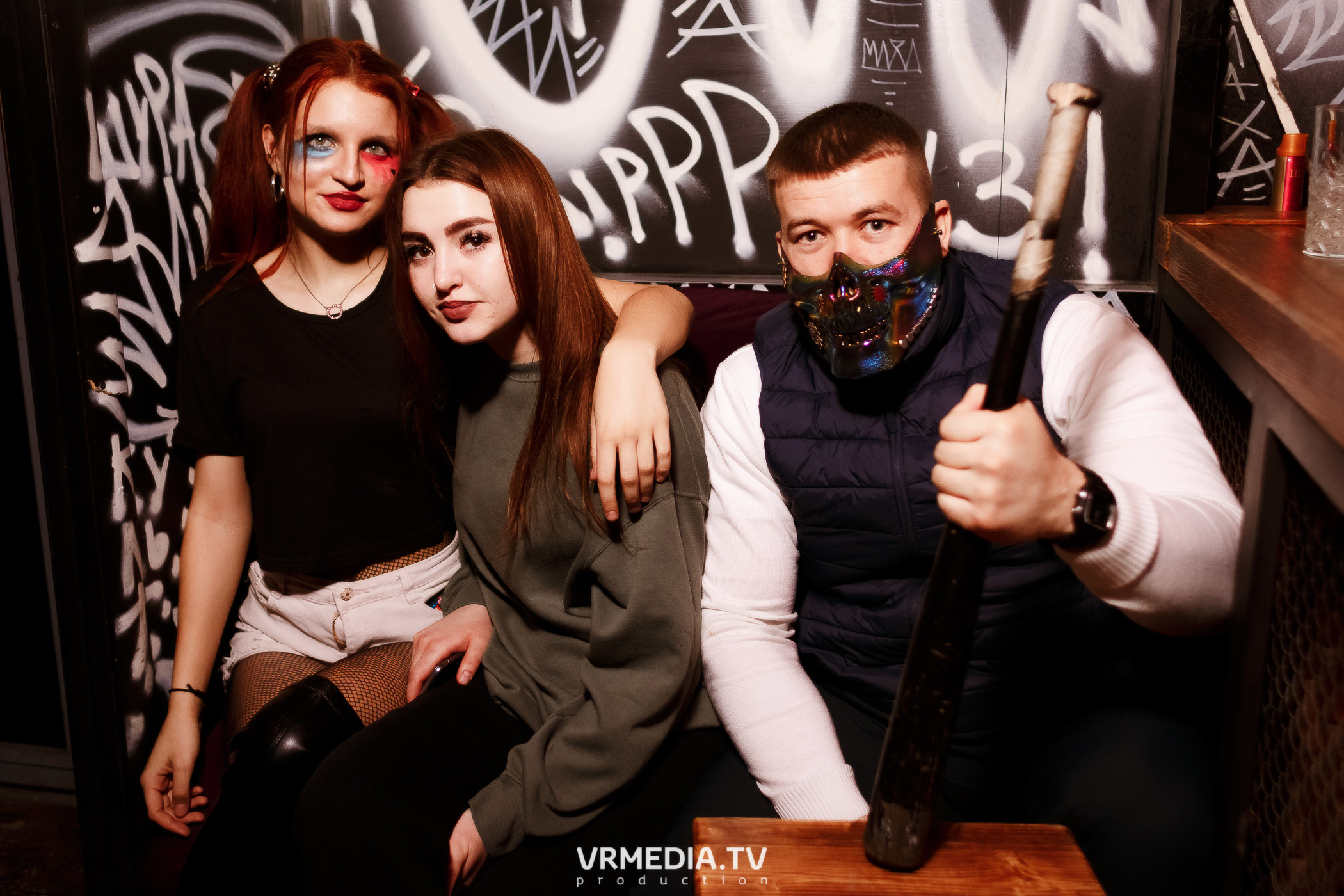 Выходные в баре «Глотай»