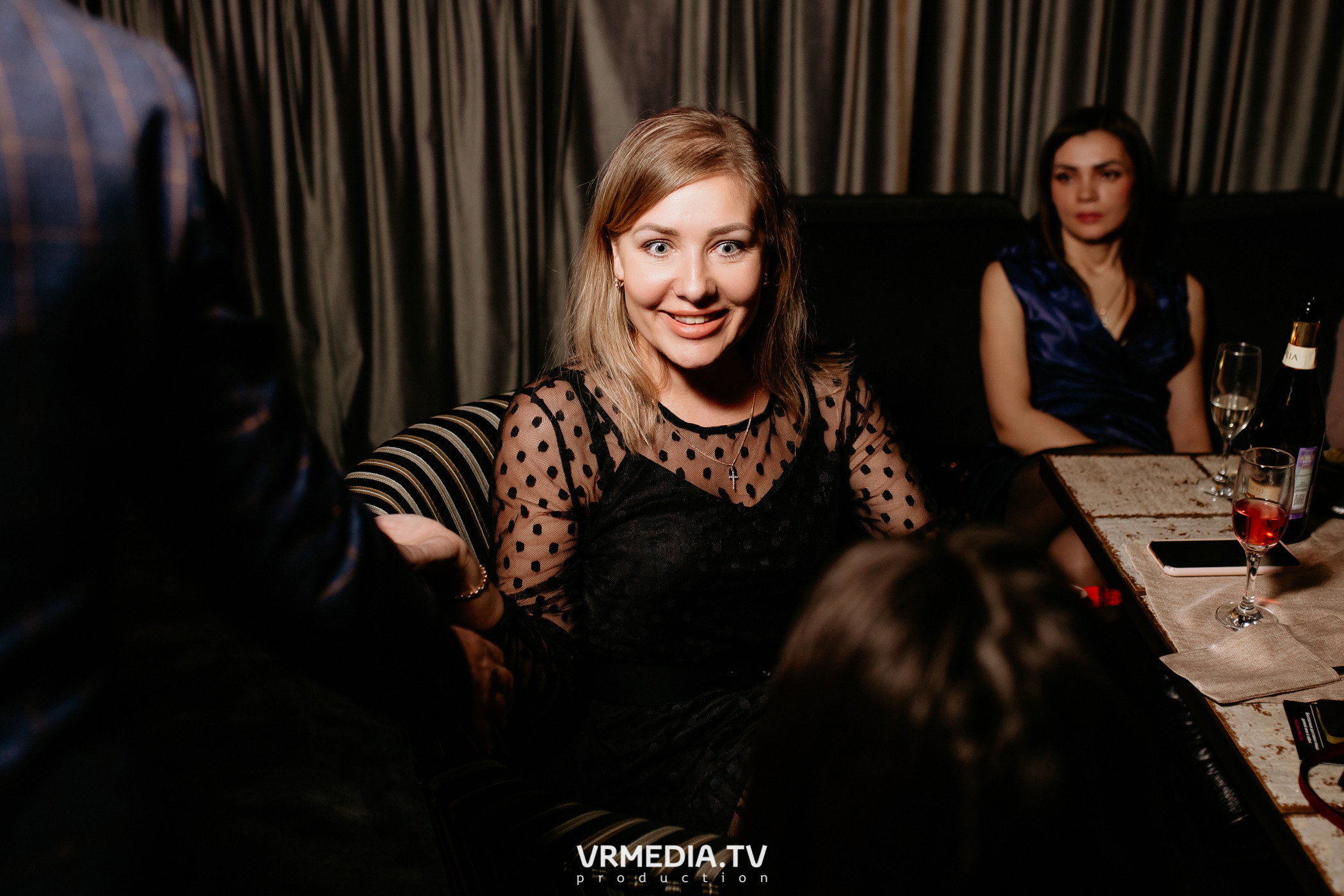 Международный женский день в караоке-баре «Volna»