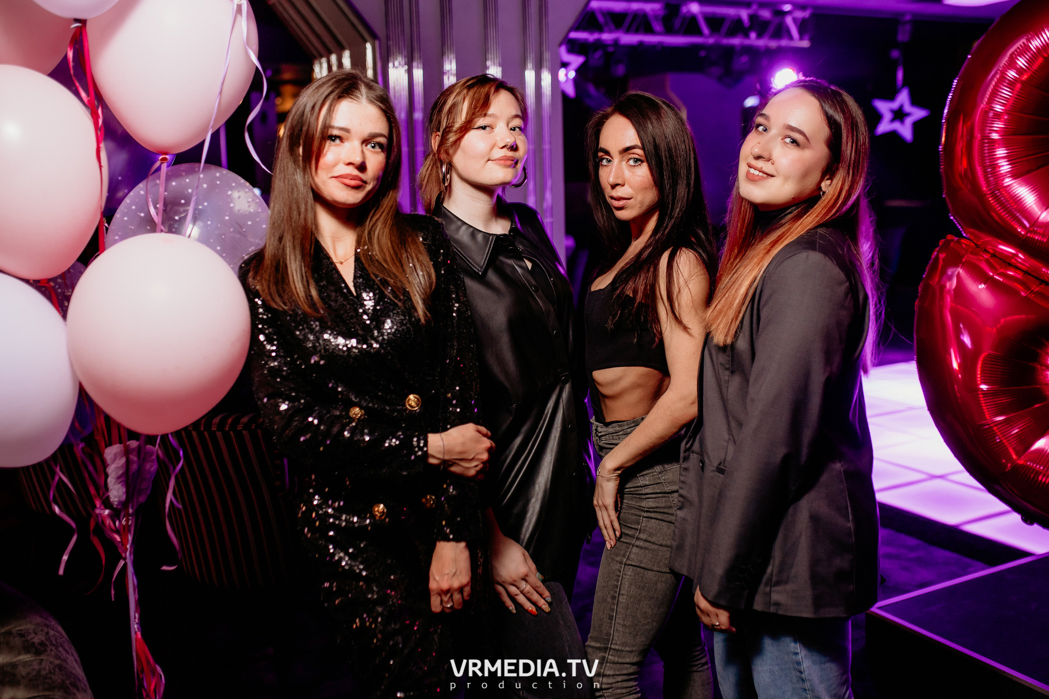 Международный женский день в караоке-баре «Volna»