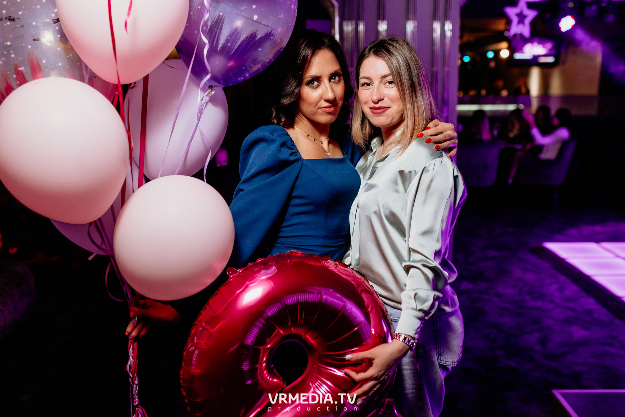 Международный женский день в караоке-баре «Volna»