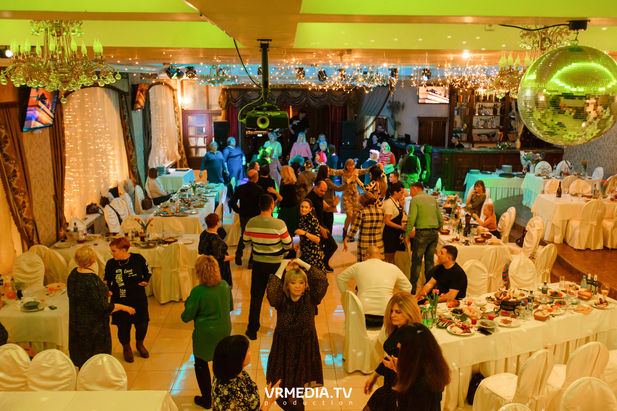 Международный женский день в ресторане «Лазурный Берег»