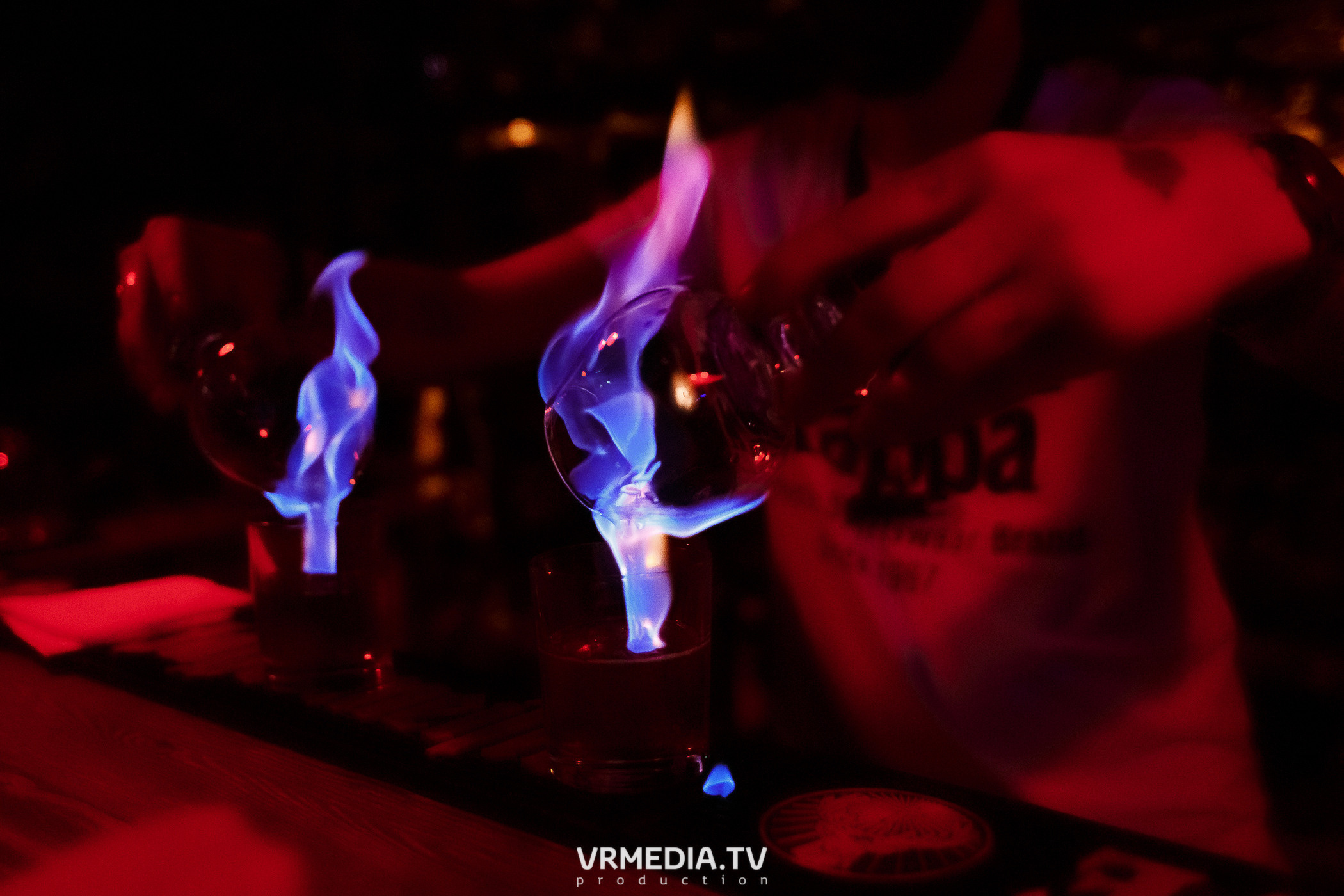 Выходные в баре «Глотай»