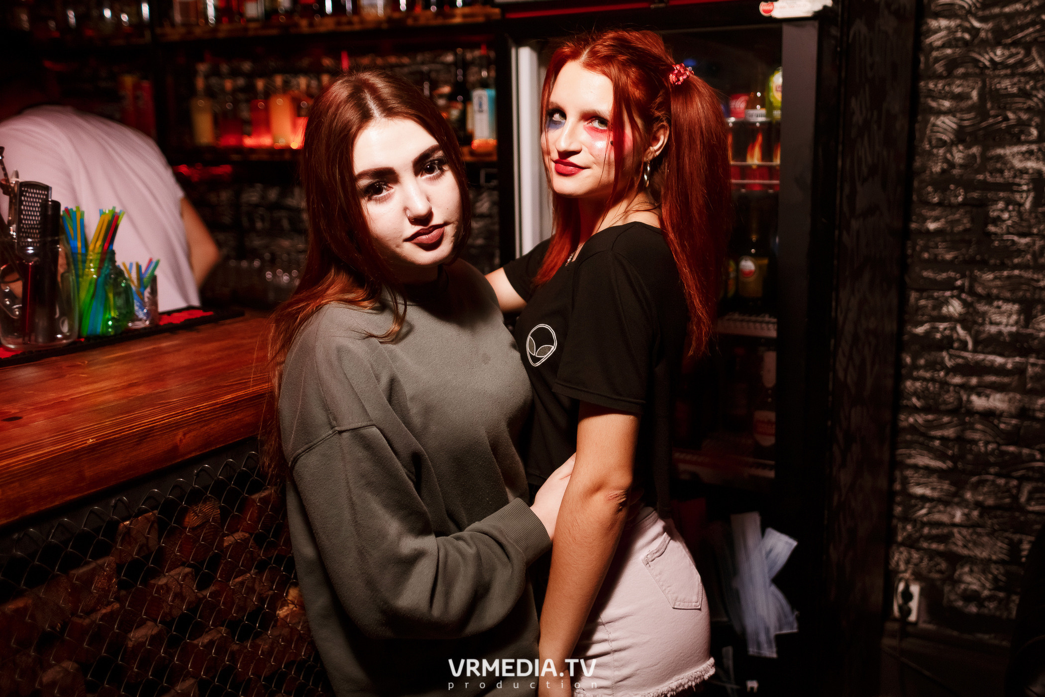 Выходные в баре «Глотай»